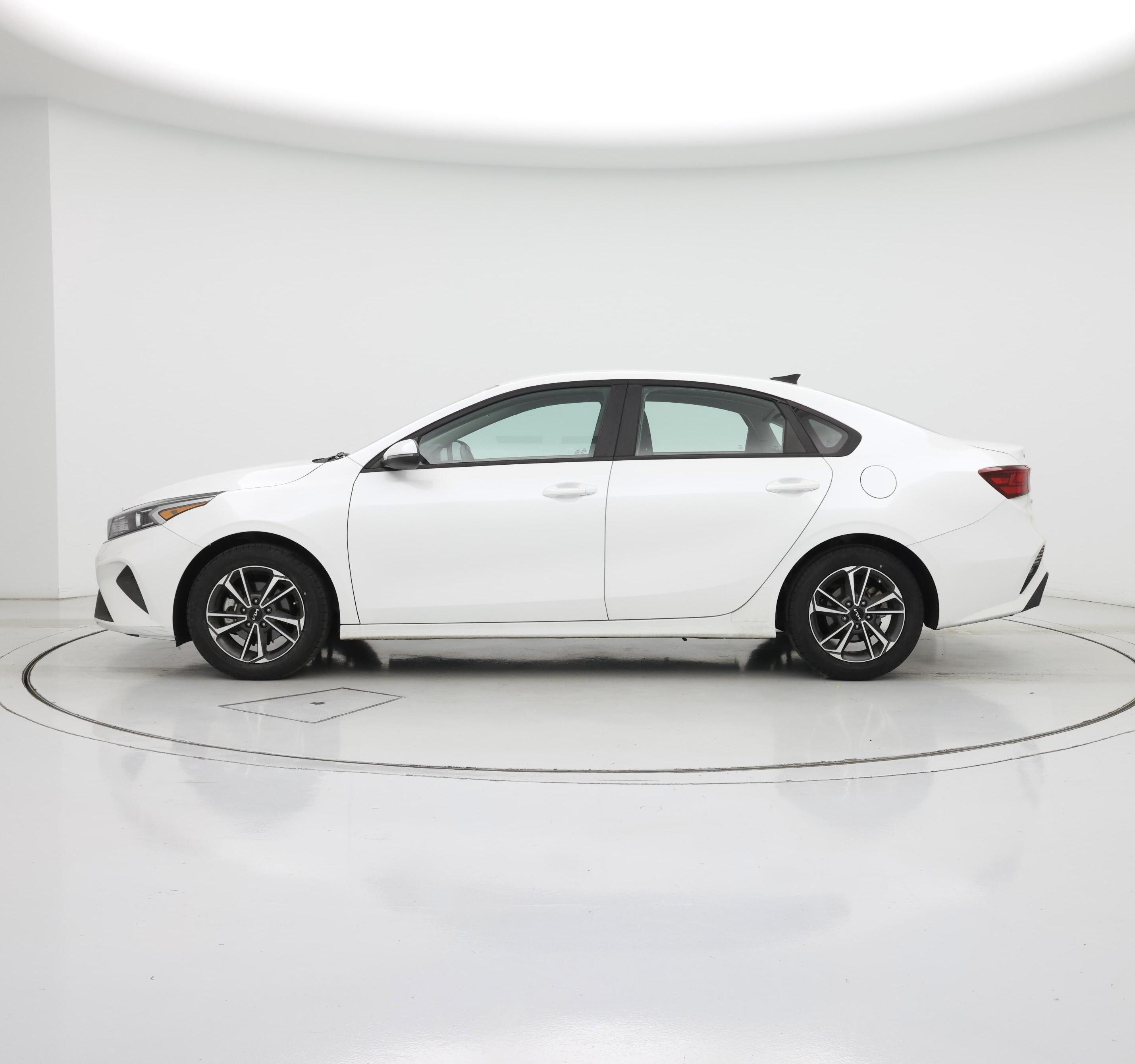 Thumbnail: 2023 Kia Forte - 3