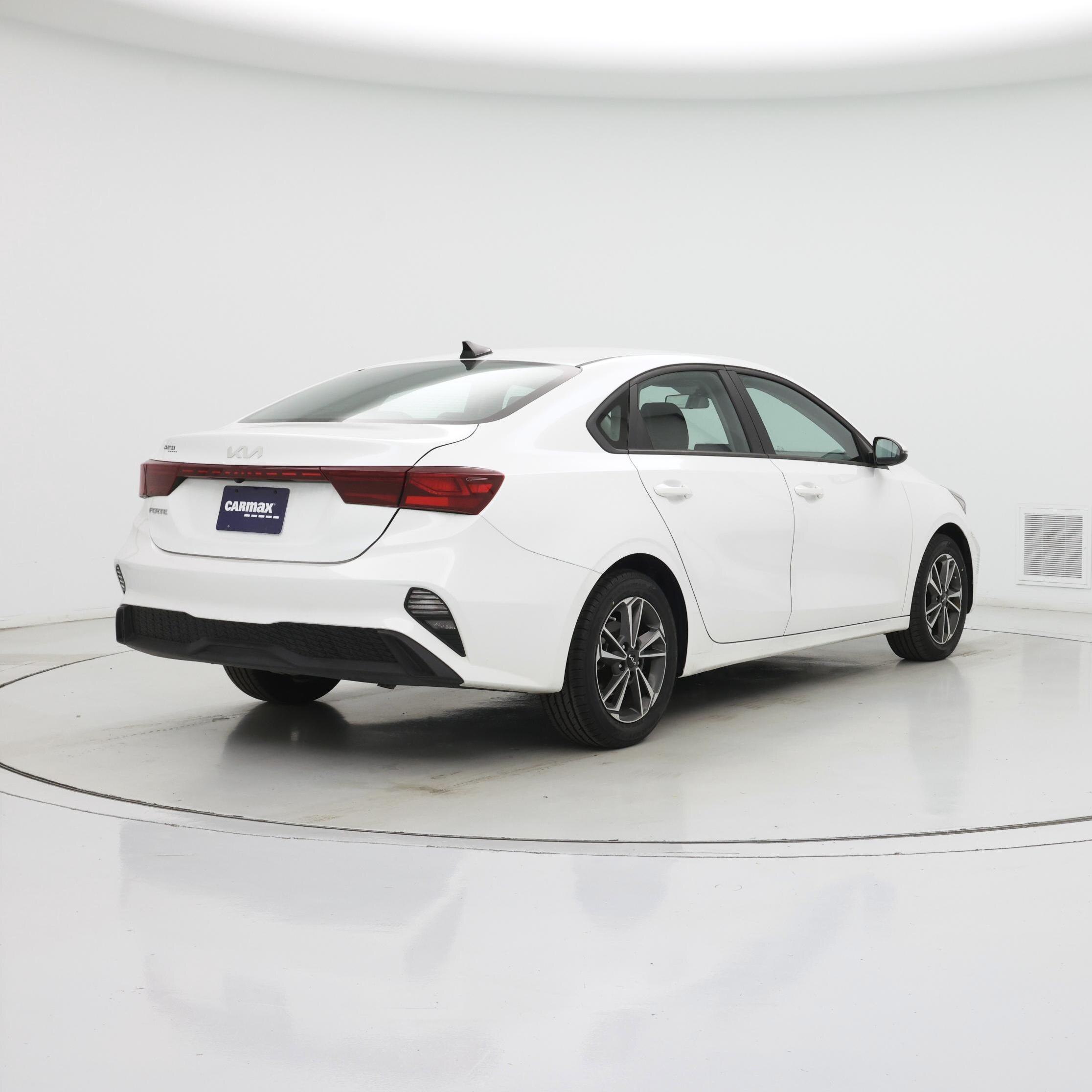 Thumbnail: 2023 Kia Forte - 8