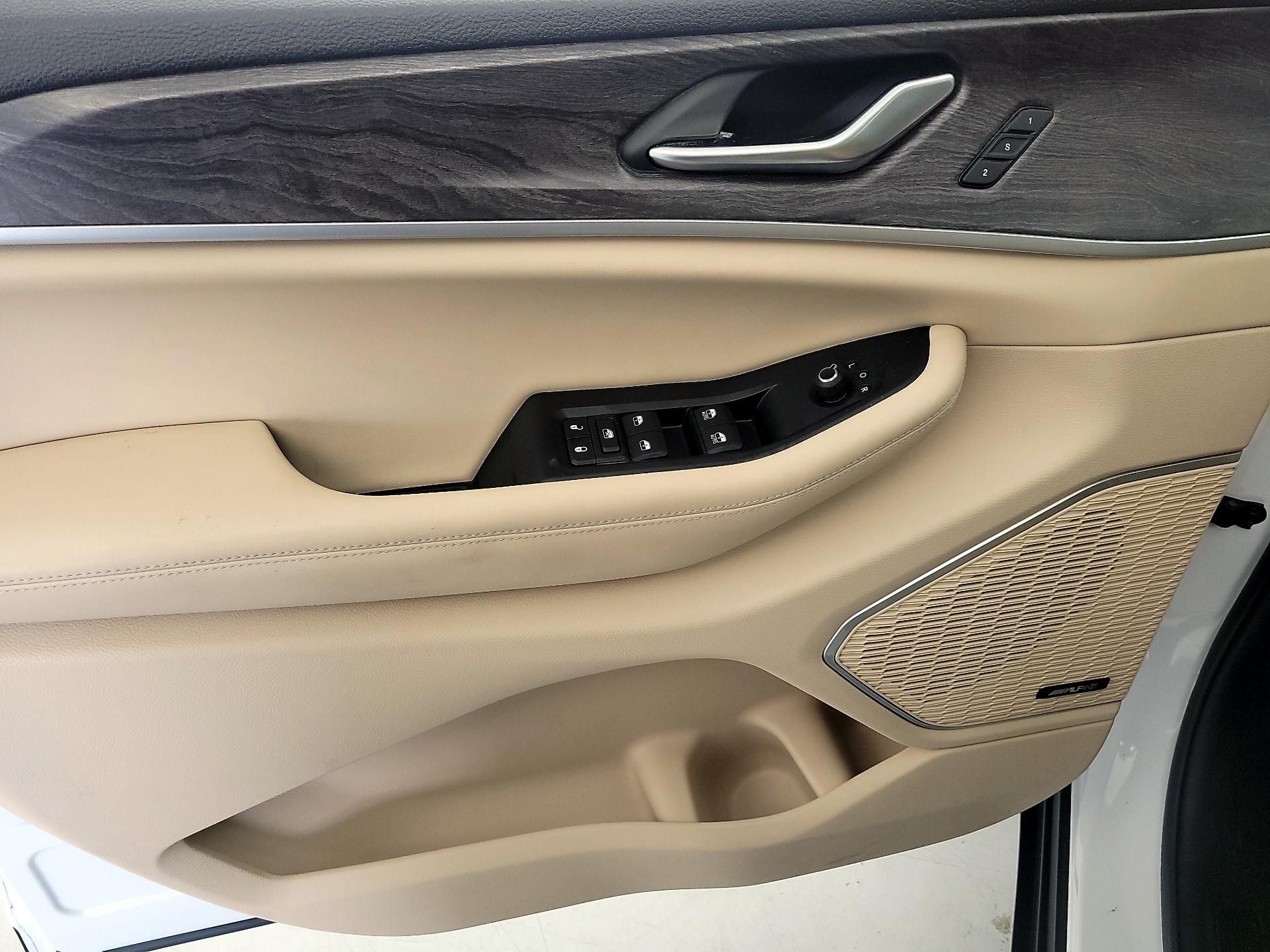 Thumbnail: 2023 Jeep Grand Cherokee - 12