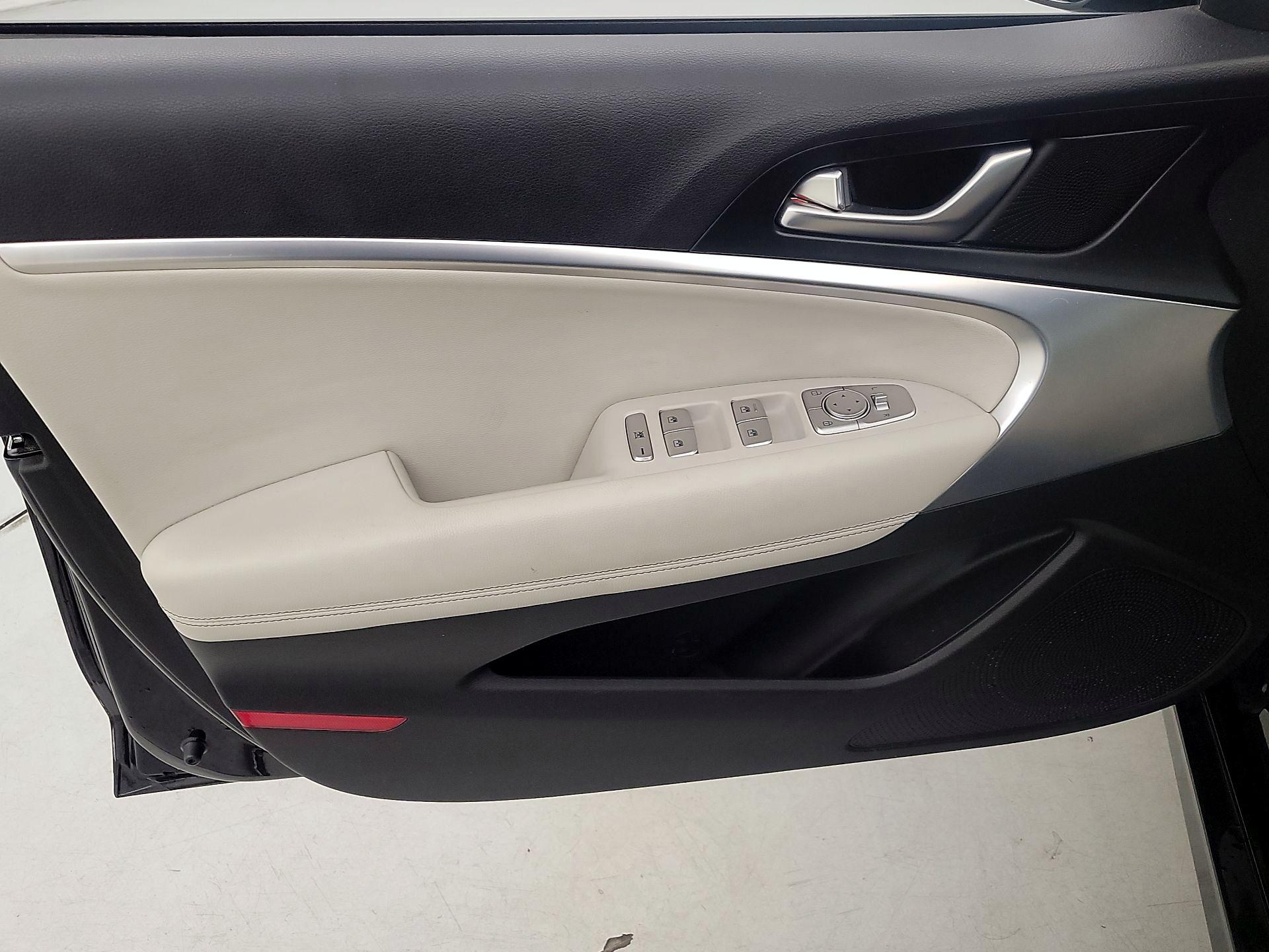 Thumbnail: 2024 Genesis G70 - 12