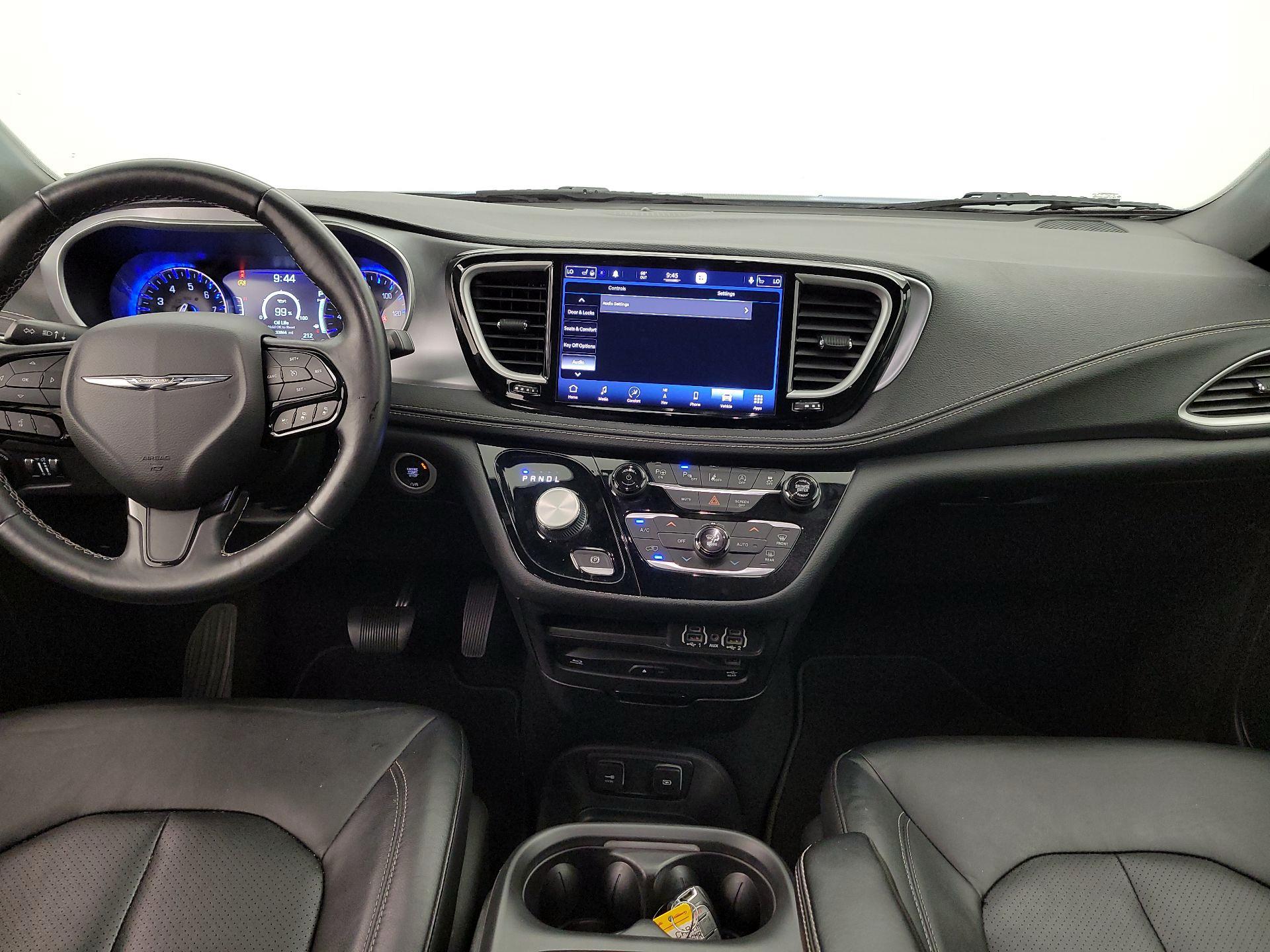 Thumbnail: 2021 Chrysler Pacifica - 9