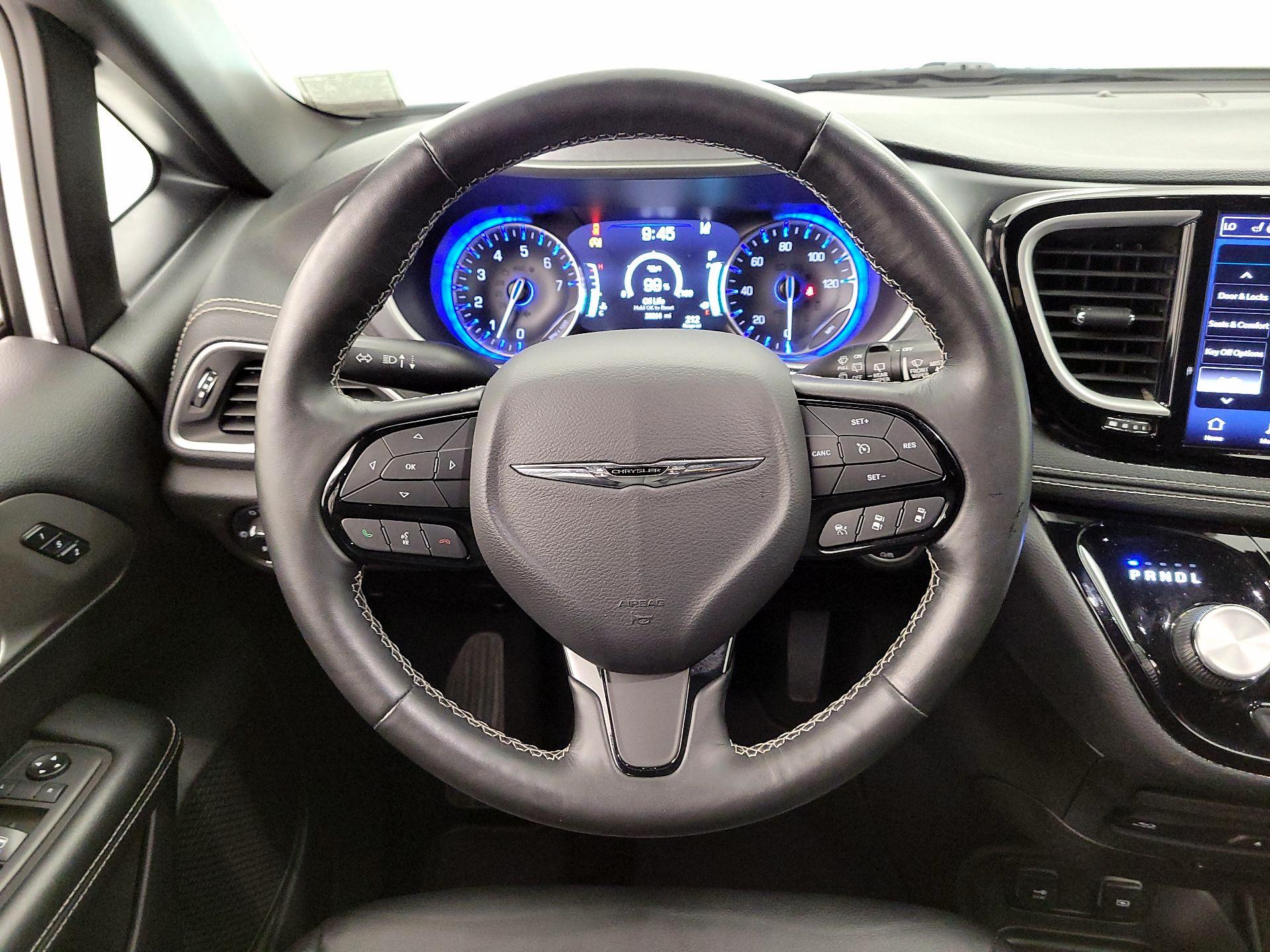 Thumbnail: 2021 Chrysler Pacifica - 10