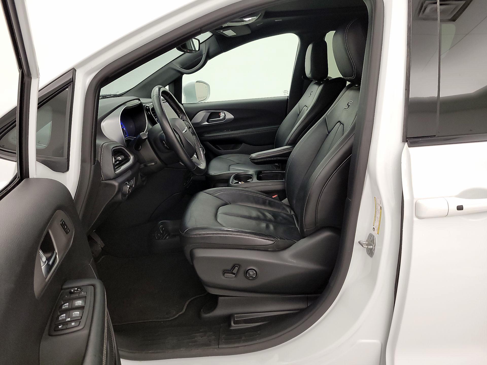 Thumbnail: 2021 Chrysler Pacifica - 11