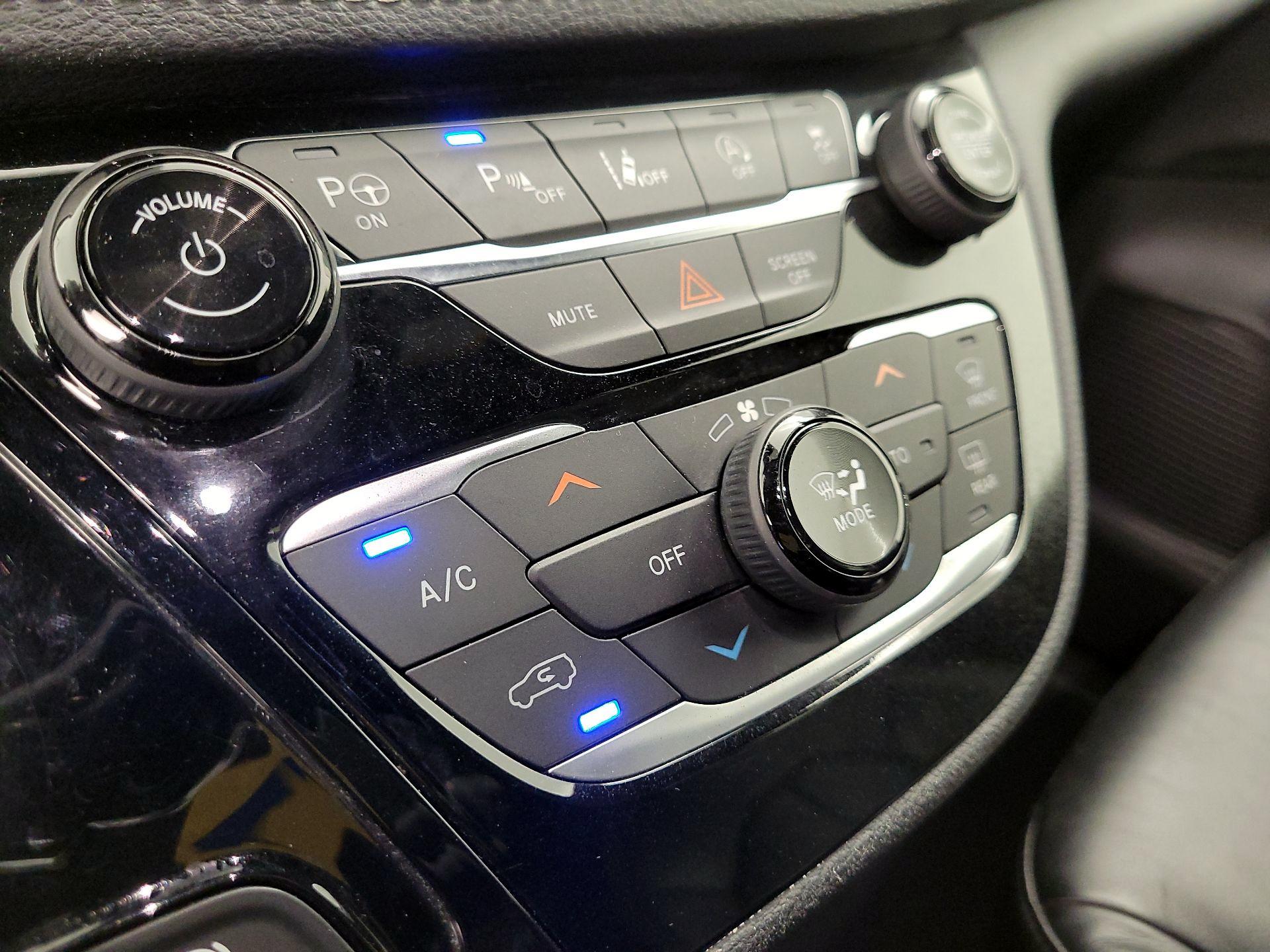 Thumbnail: 2021 Chrysler Pacifica - 14