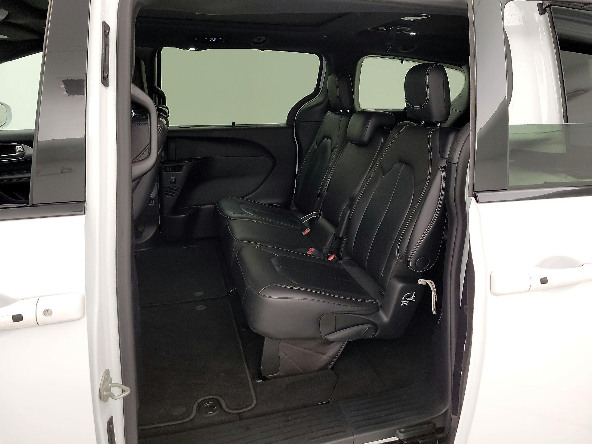 Thumbnail: 2021 Chrysler Pacifica - 16