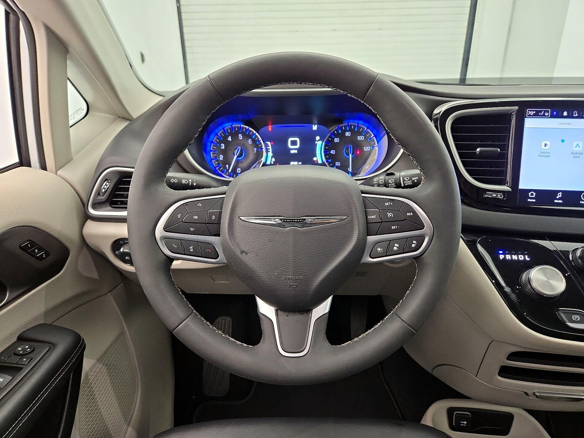 Thumbnail: 2024 Chrysler Pacifica - 10