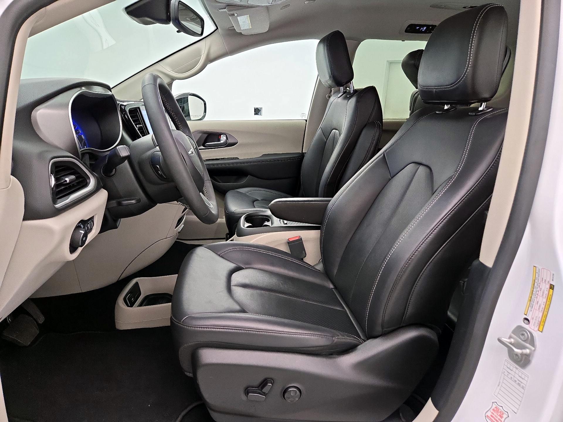 Thumbnail: 2024 Chrysler Pacifica - 11