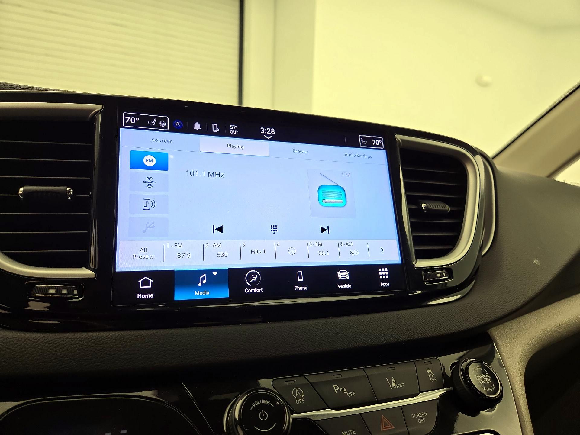 Thumbnail: 2024 Chrysler Pacifica - 15