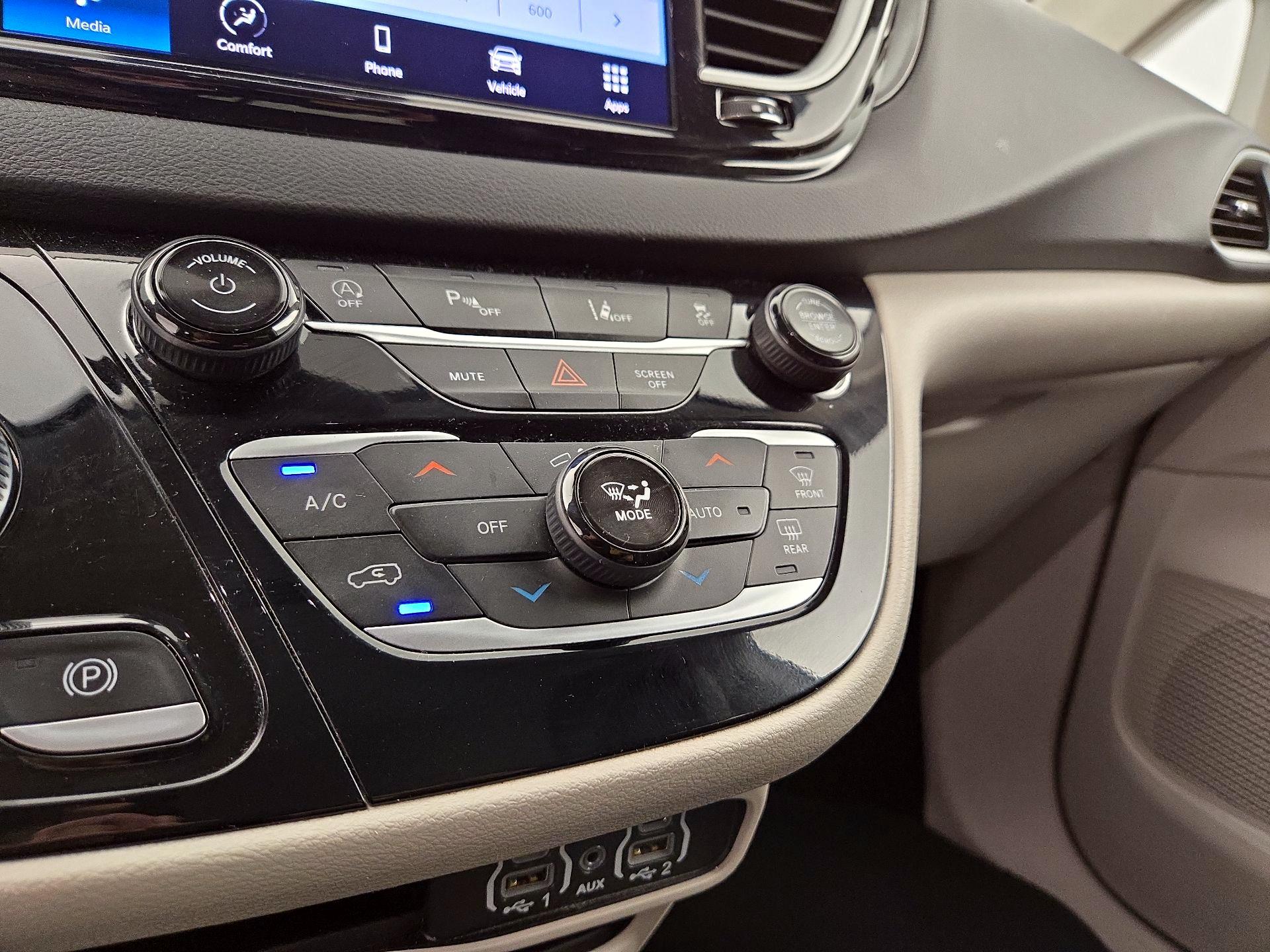 Thumbnail: 2024 Chrysler Pacifica - 16