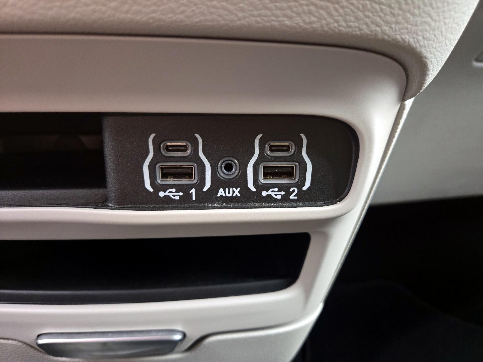 Thumbnail: 2024 Chrysler Pacifica - 18