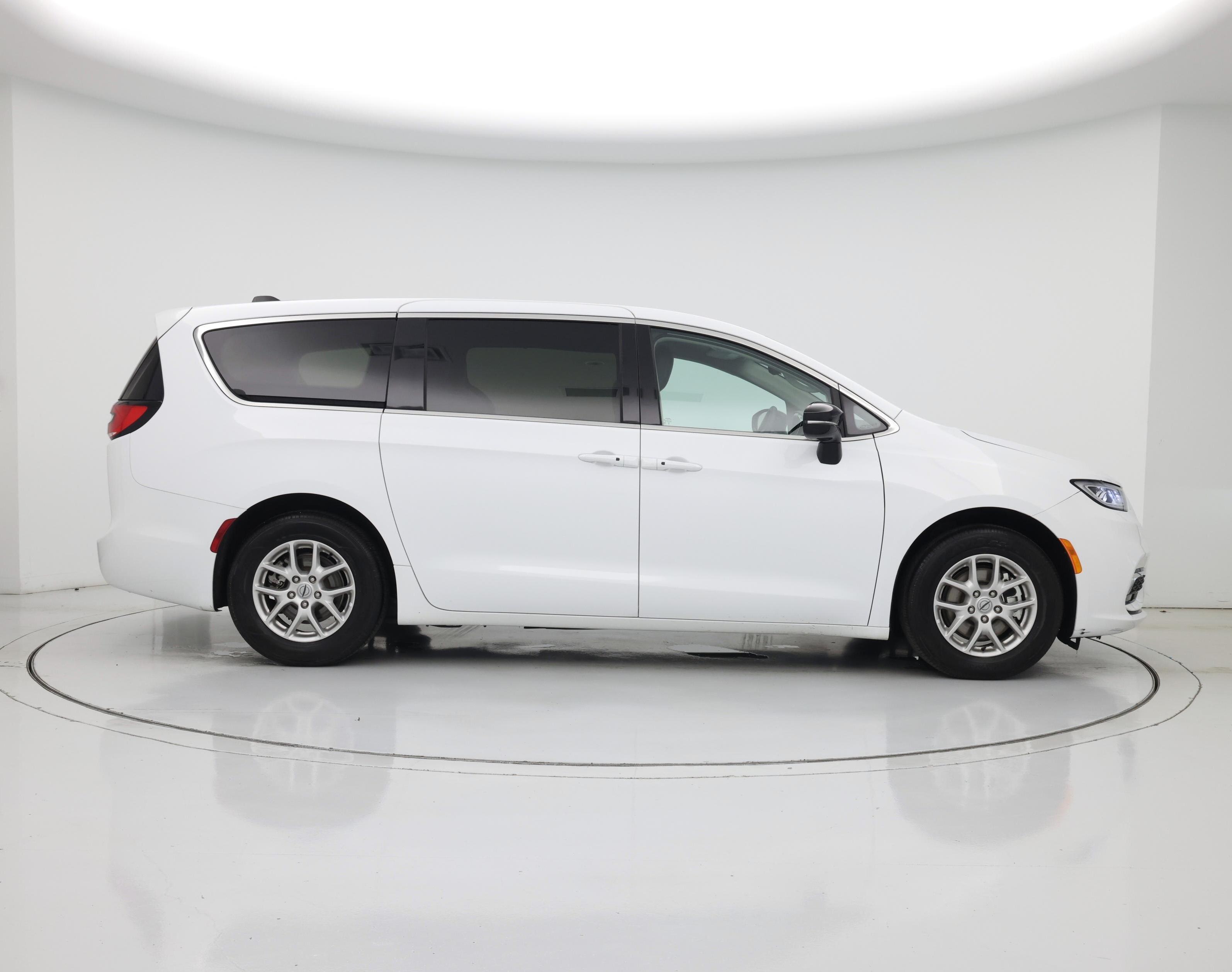 Thumbnail: 2024 Chrysler Pacifica - 7