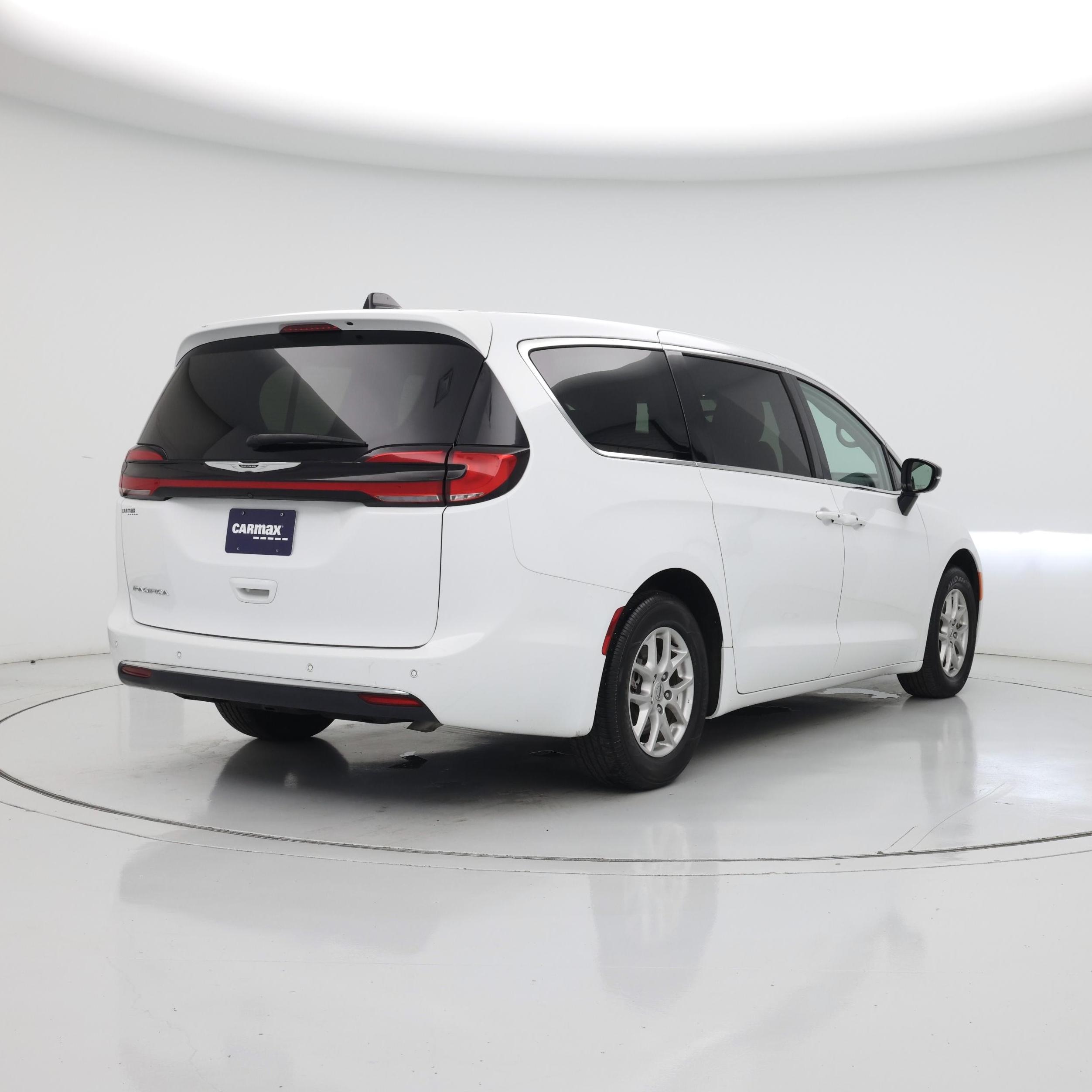 Thumbnail: 2024 Chrysler Pacifica - 8