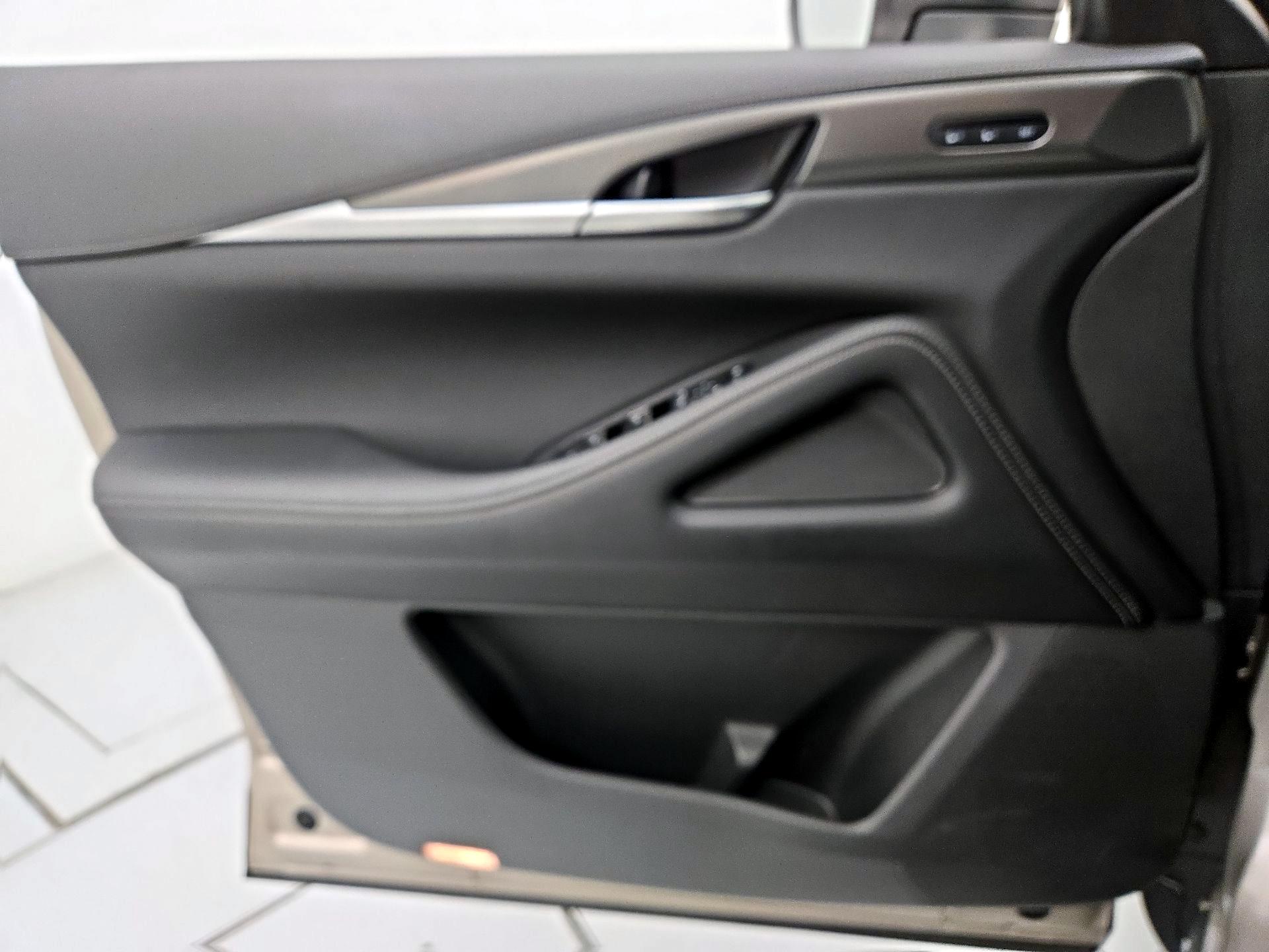 Thumbnail: 2023 INFINITI QX60 - 12