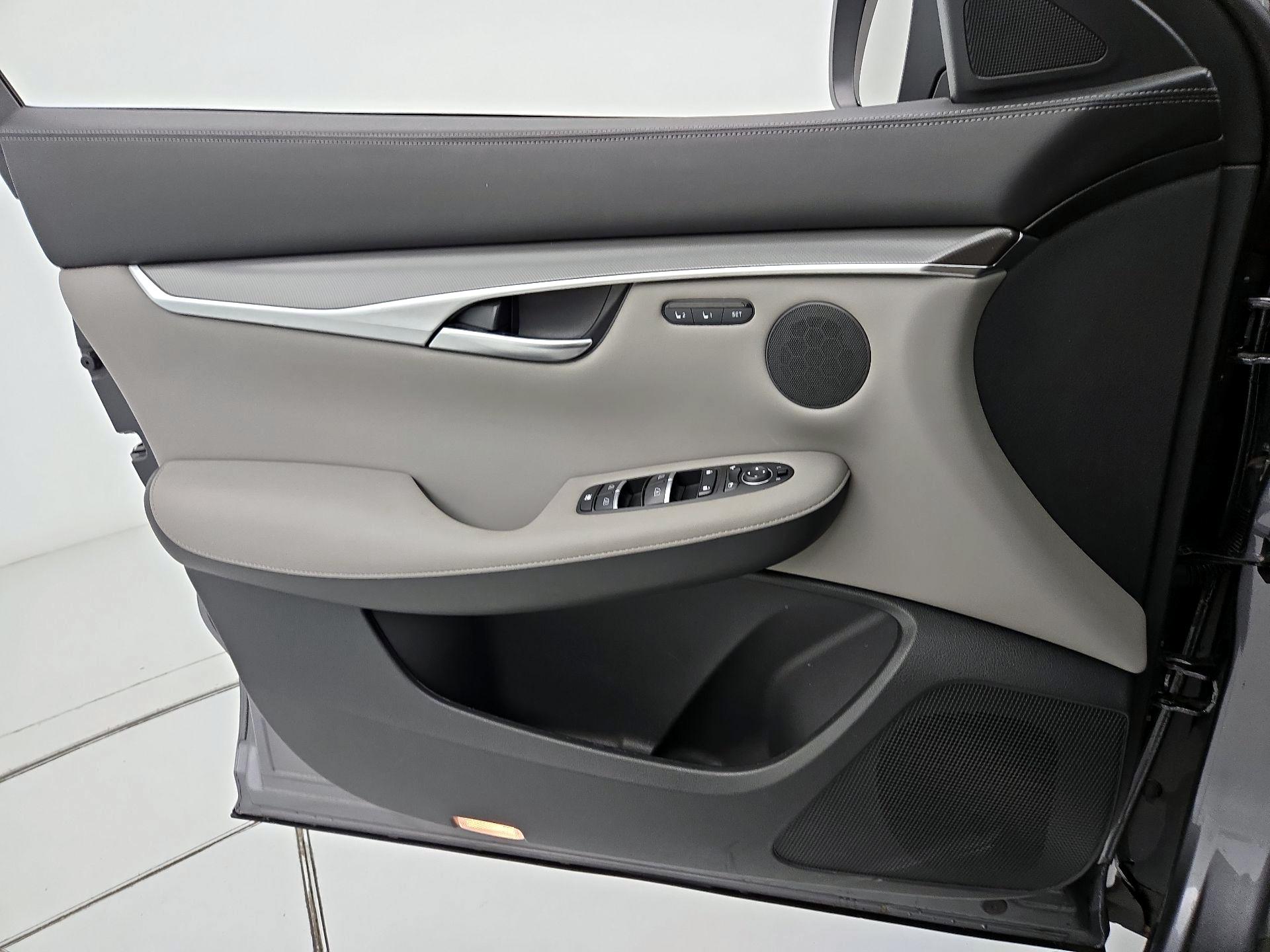 Thumbnail: 2023 INFINITI QX50 - 12