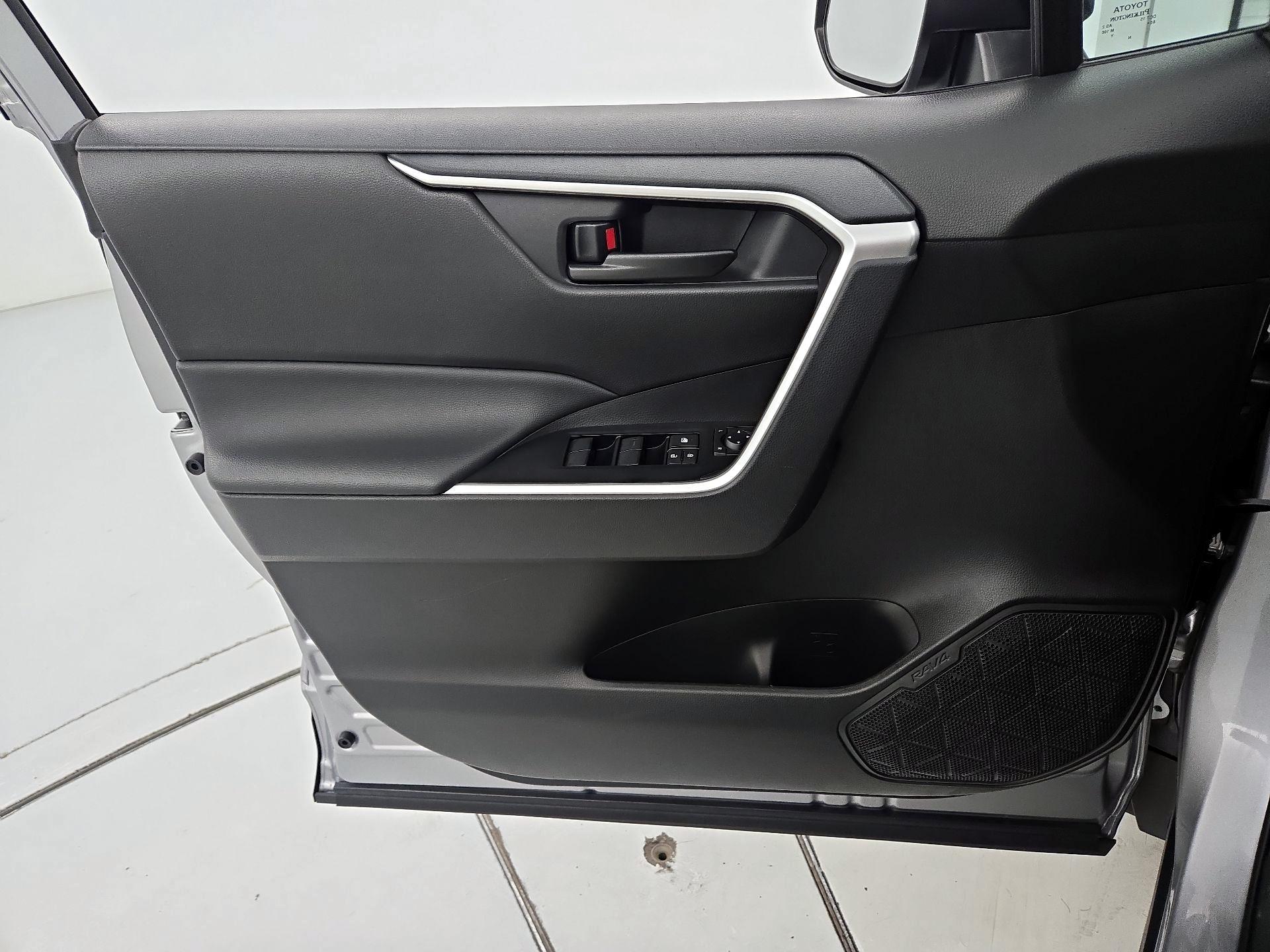 Thumbnail: 2025 Toyota RAV4 - 12