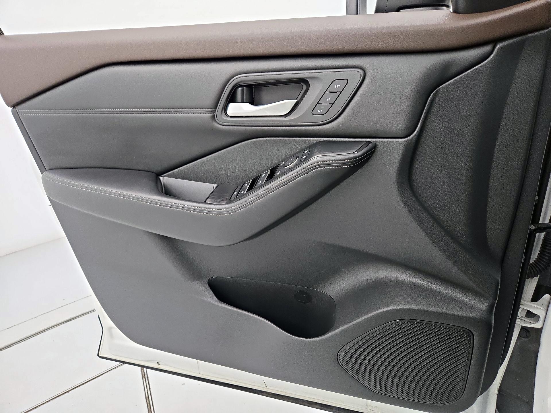 Thumbnail: 2022 Nissan Rogue - 12