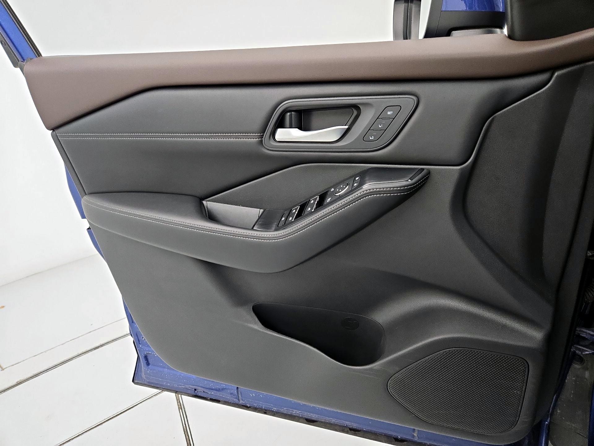 Thumbnail: 2023 Nissan Rogue - 12