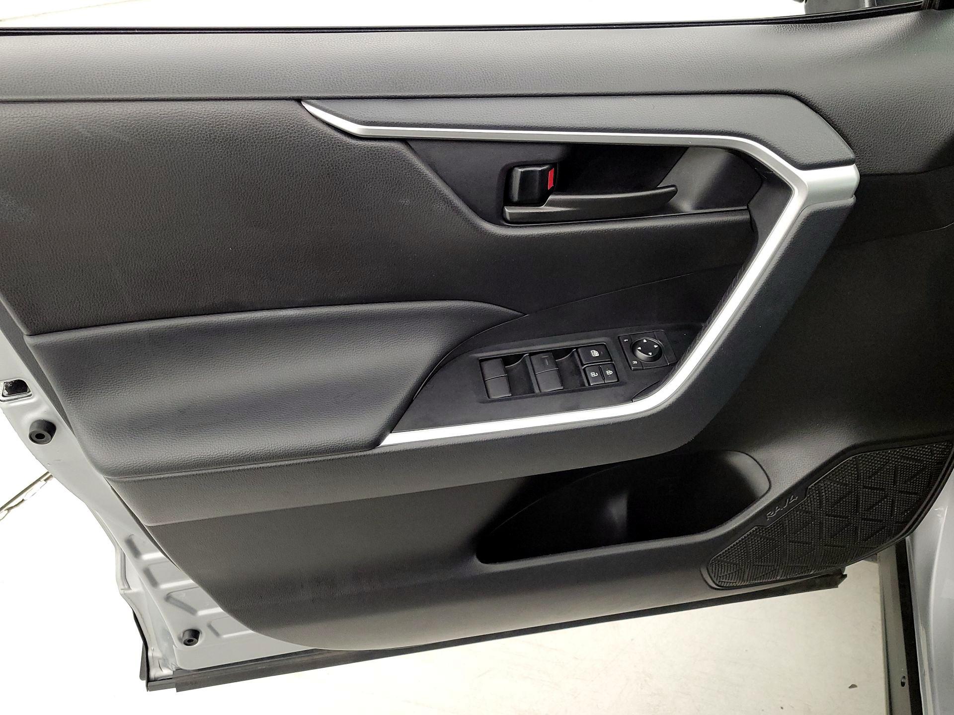 Thumbnail: 2025 Toyota RAV4 - 12