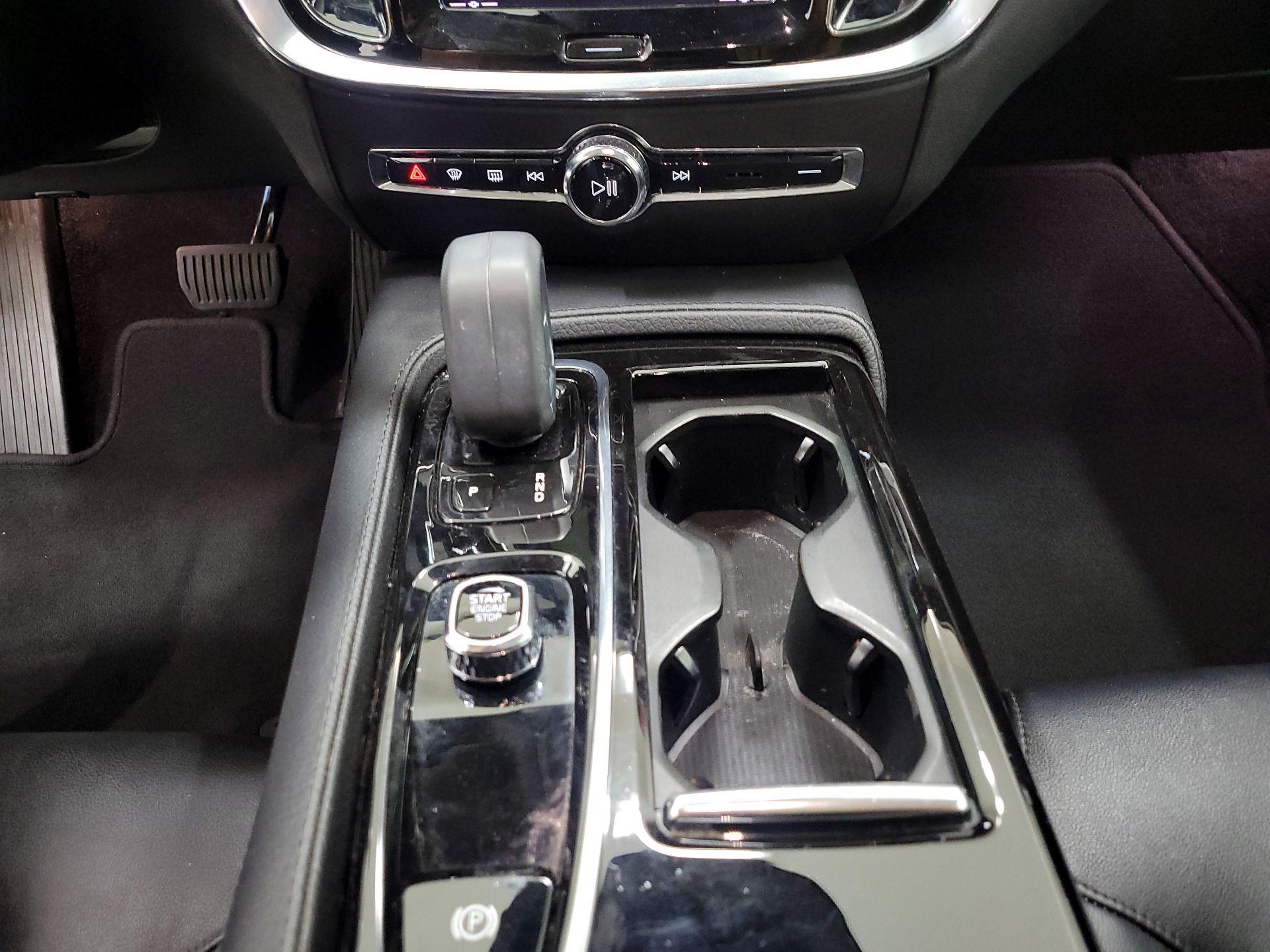 Thumbnail: 2022 Volvo S60 - 17