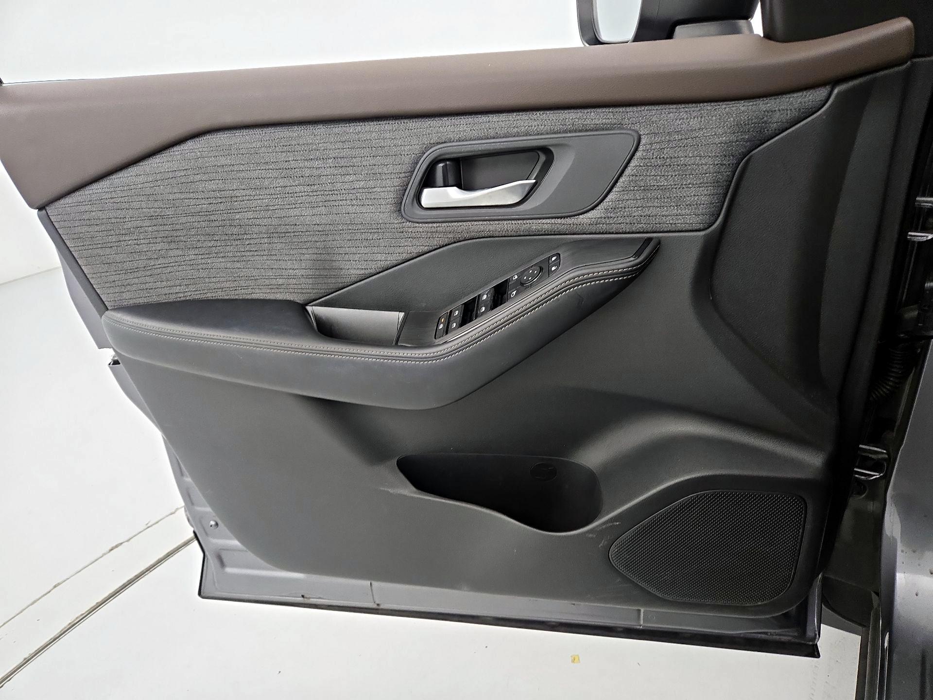 Thumbnail: 2023 Nissan Rogue - 12