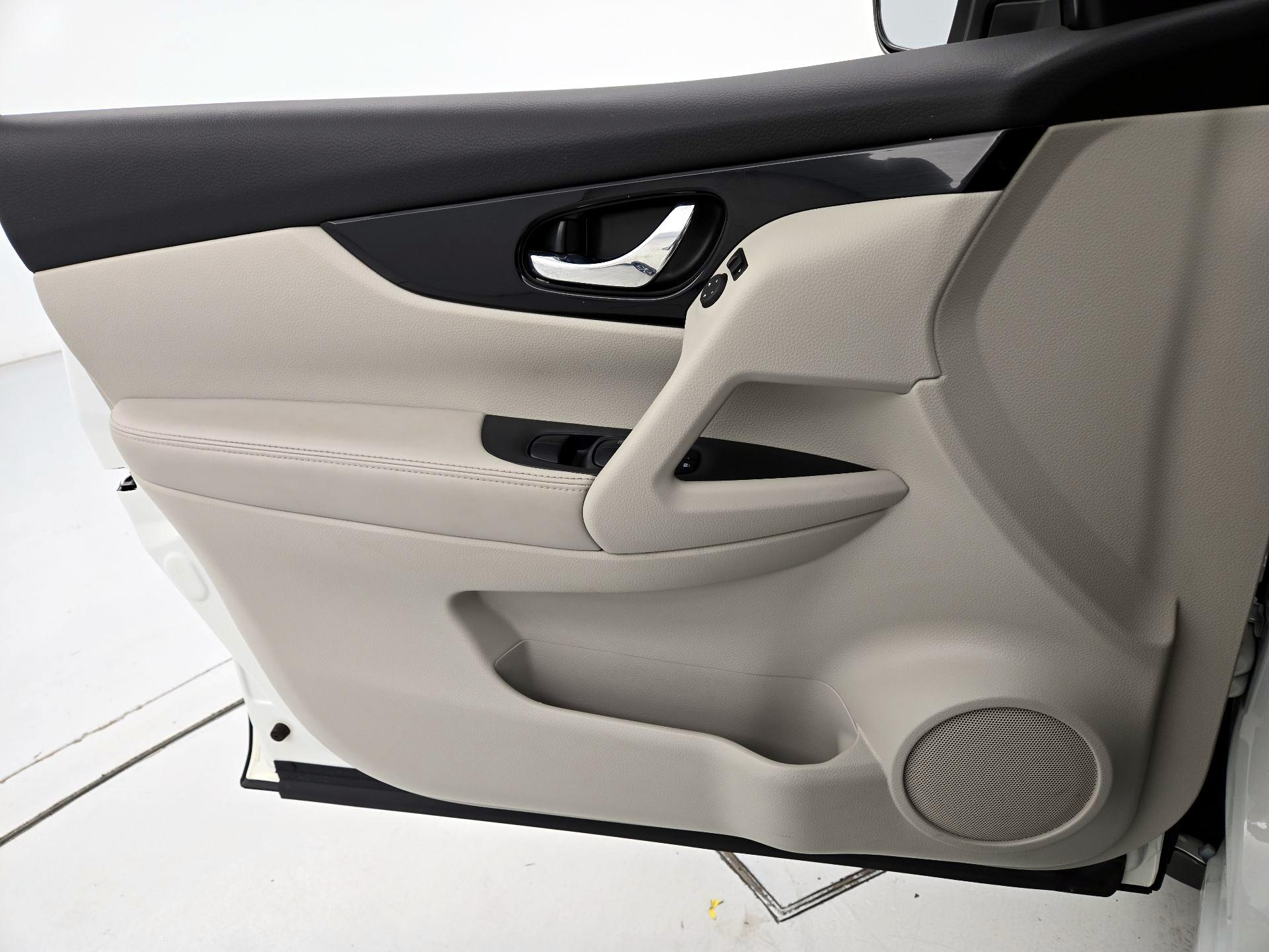 Thumbnail: 2022 Nissan Rogue Sport - 12