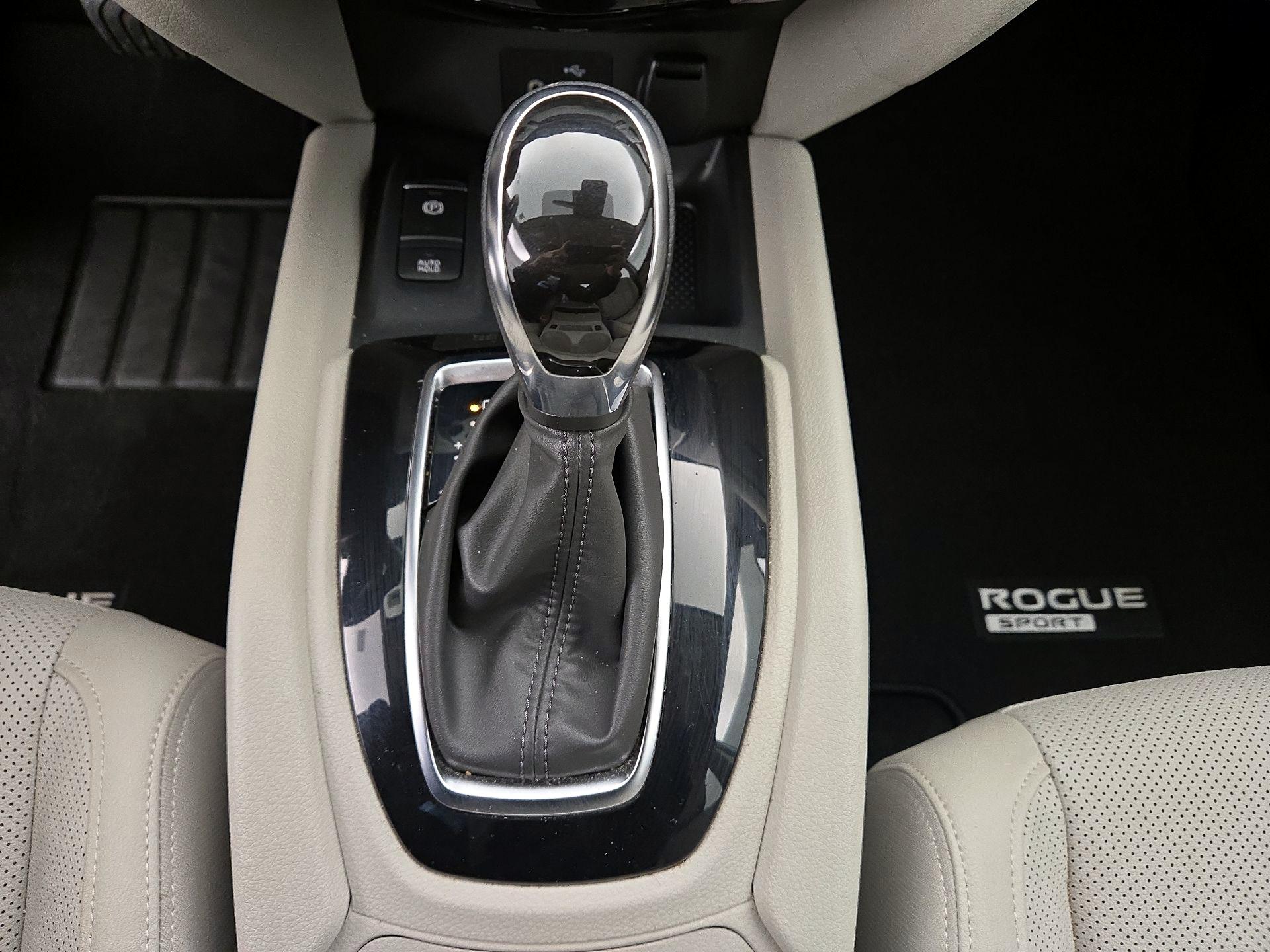 Thumbnail: 2022 Nissan Rogue Sport - 18