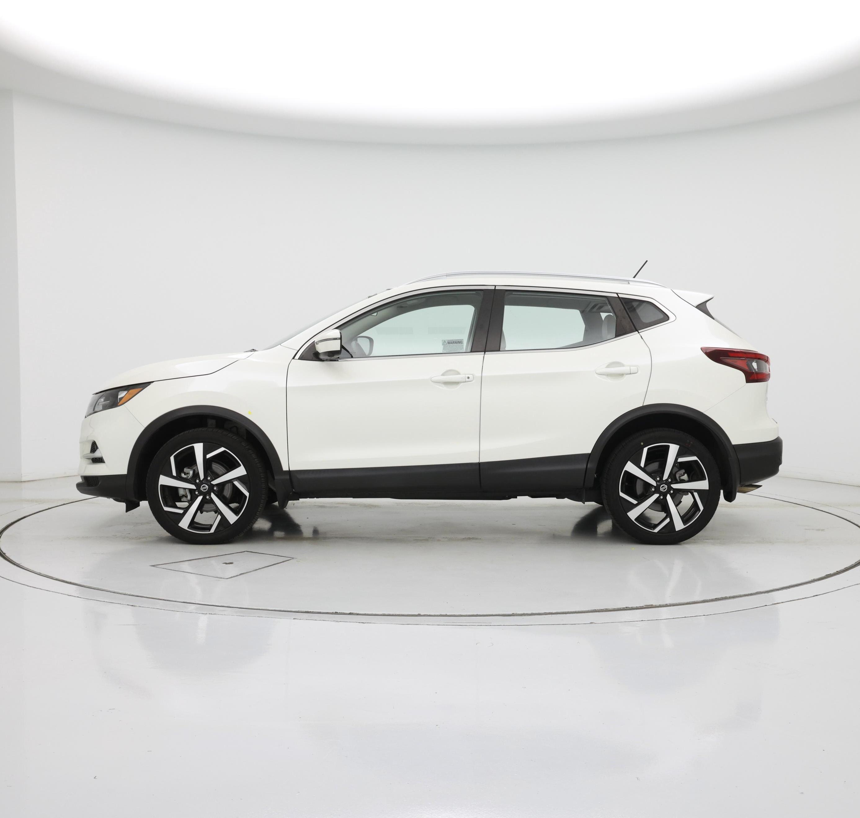 Thumbnail: 2022 Nissan Rogue Sport - 3