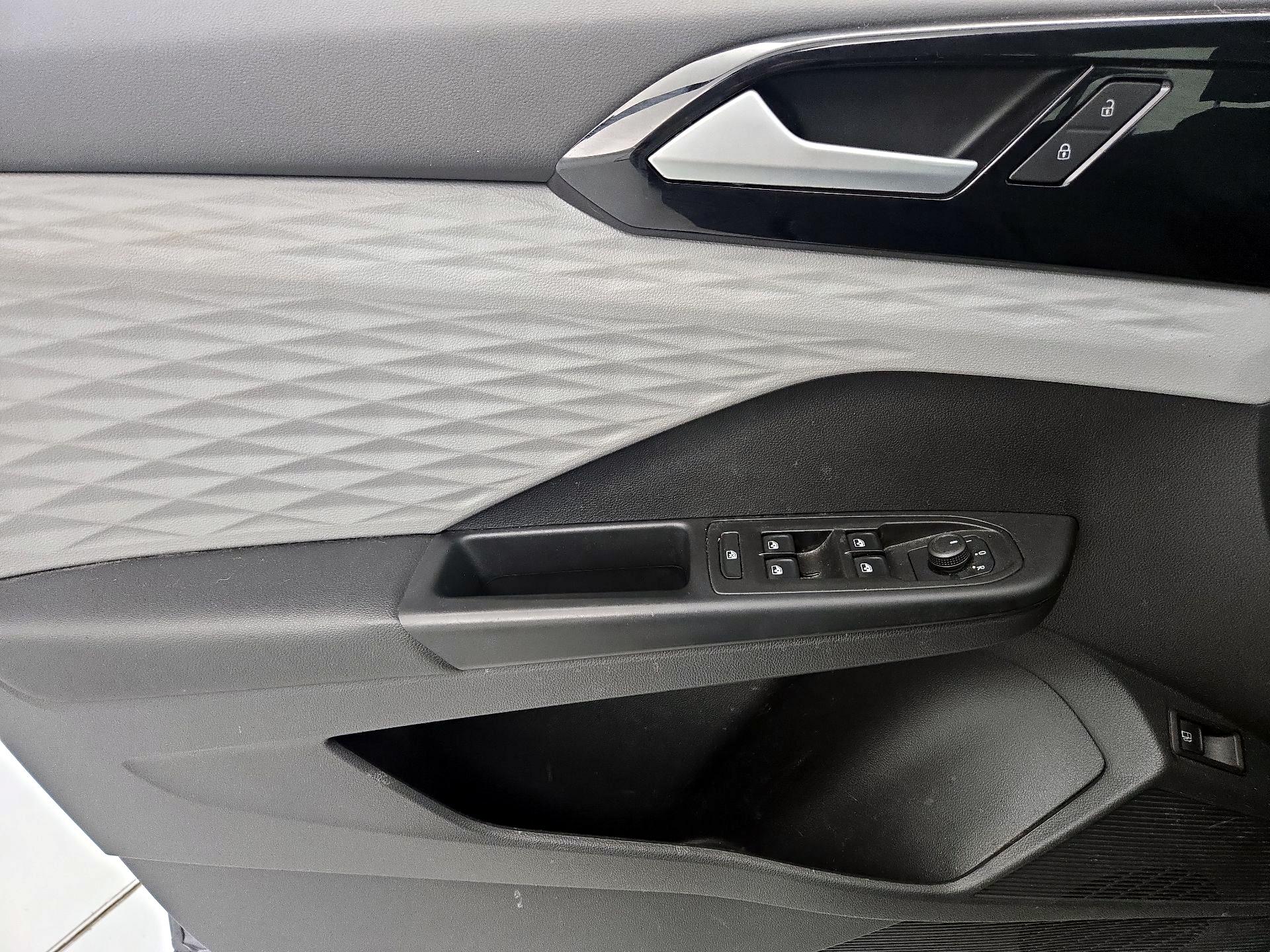 Thumbnail: 2022 Volkswagen Taos - 12