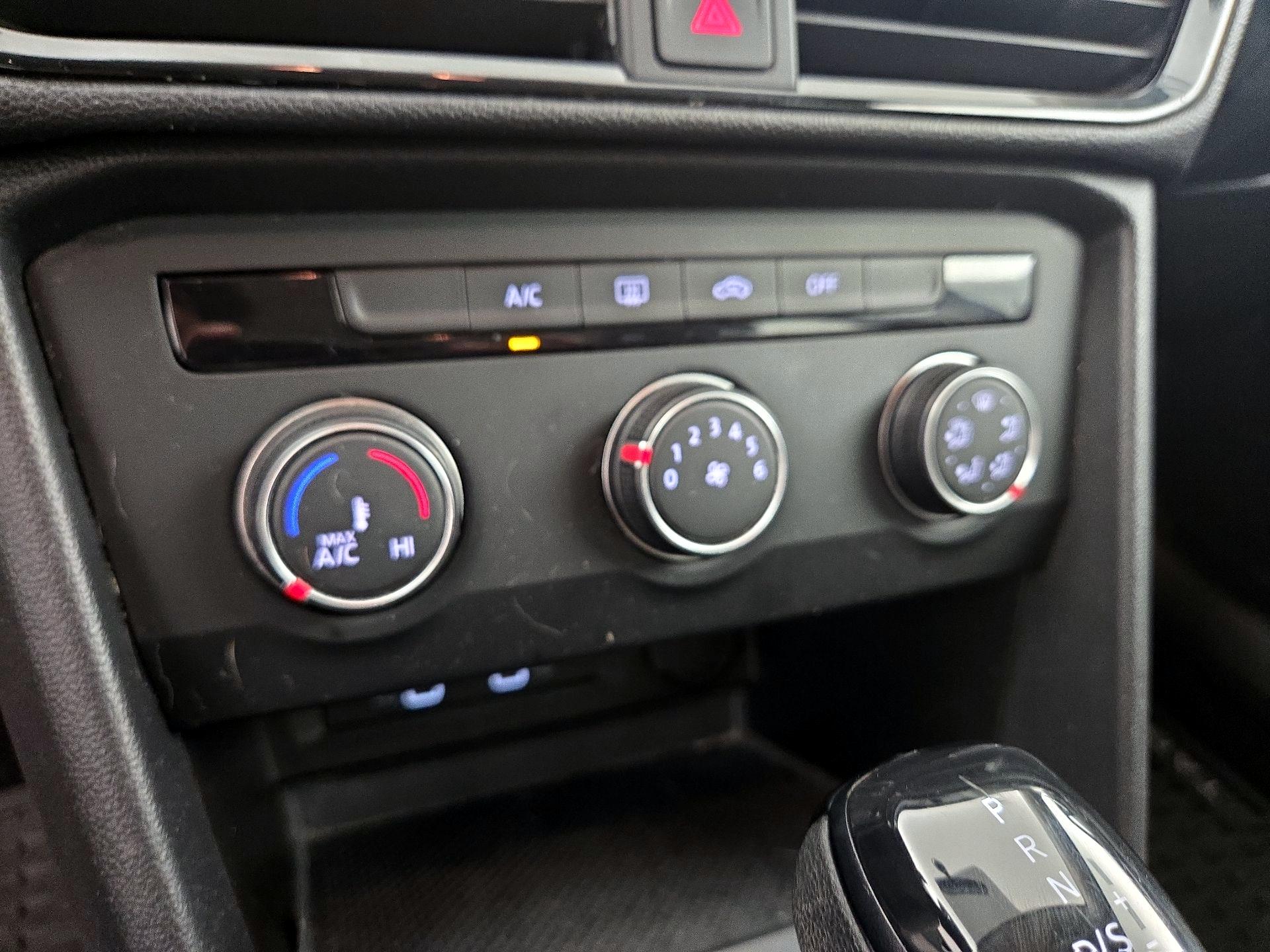 Thumbnail: 2022 Volkswagen Taos - 16