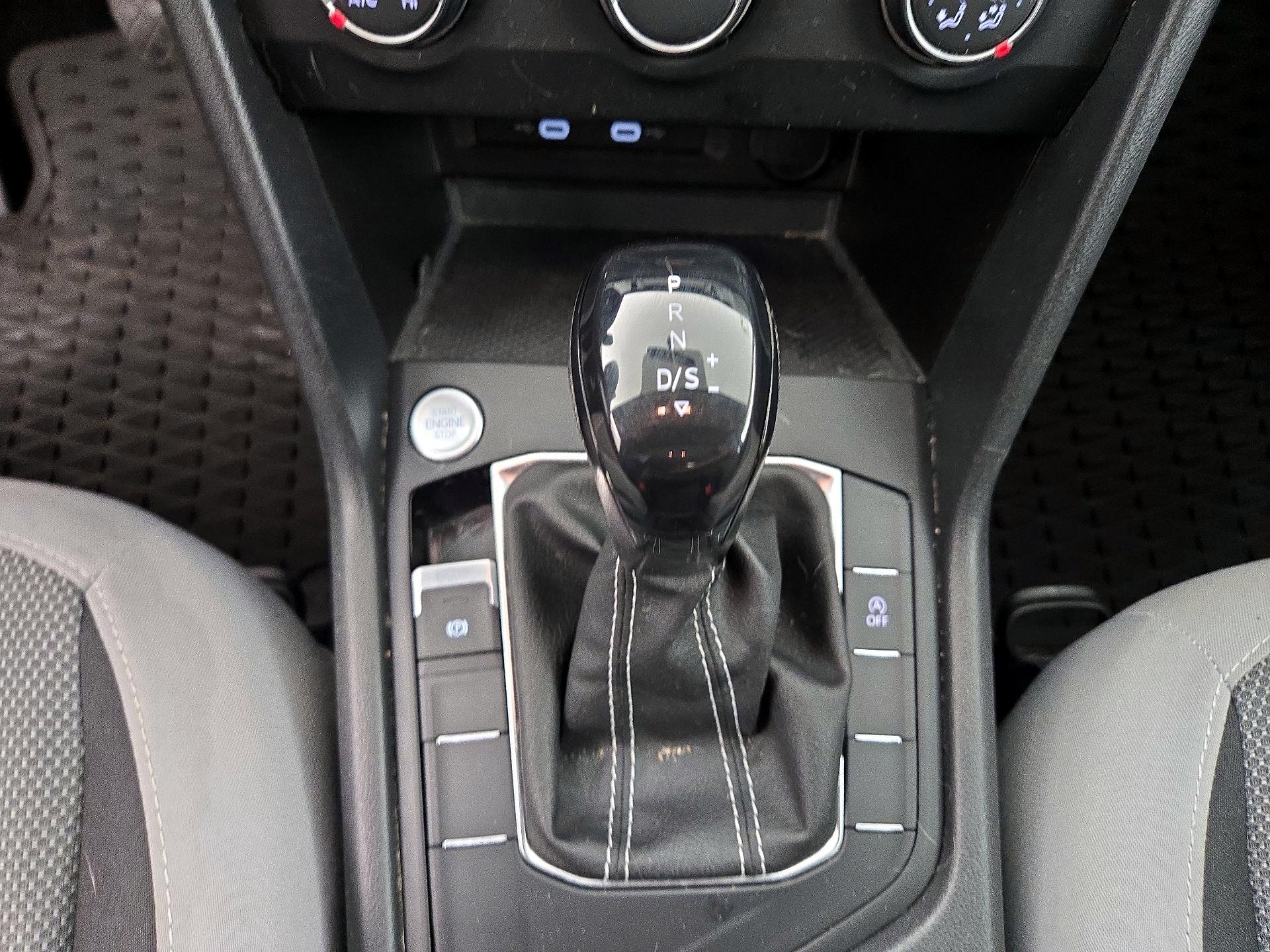 Thumbnail: 2022 Volkswagen Taos - 17