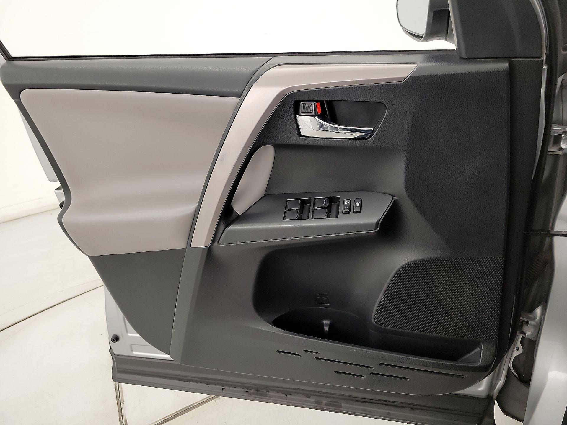 Thumbnail: 2018 Toyota RAV4 - 12