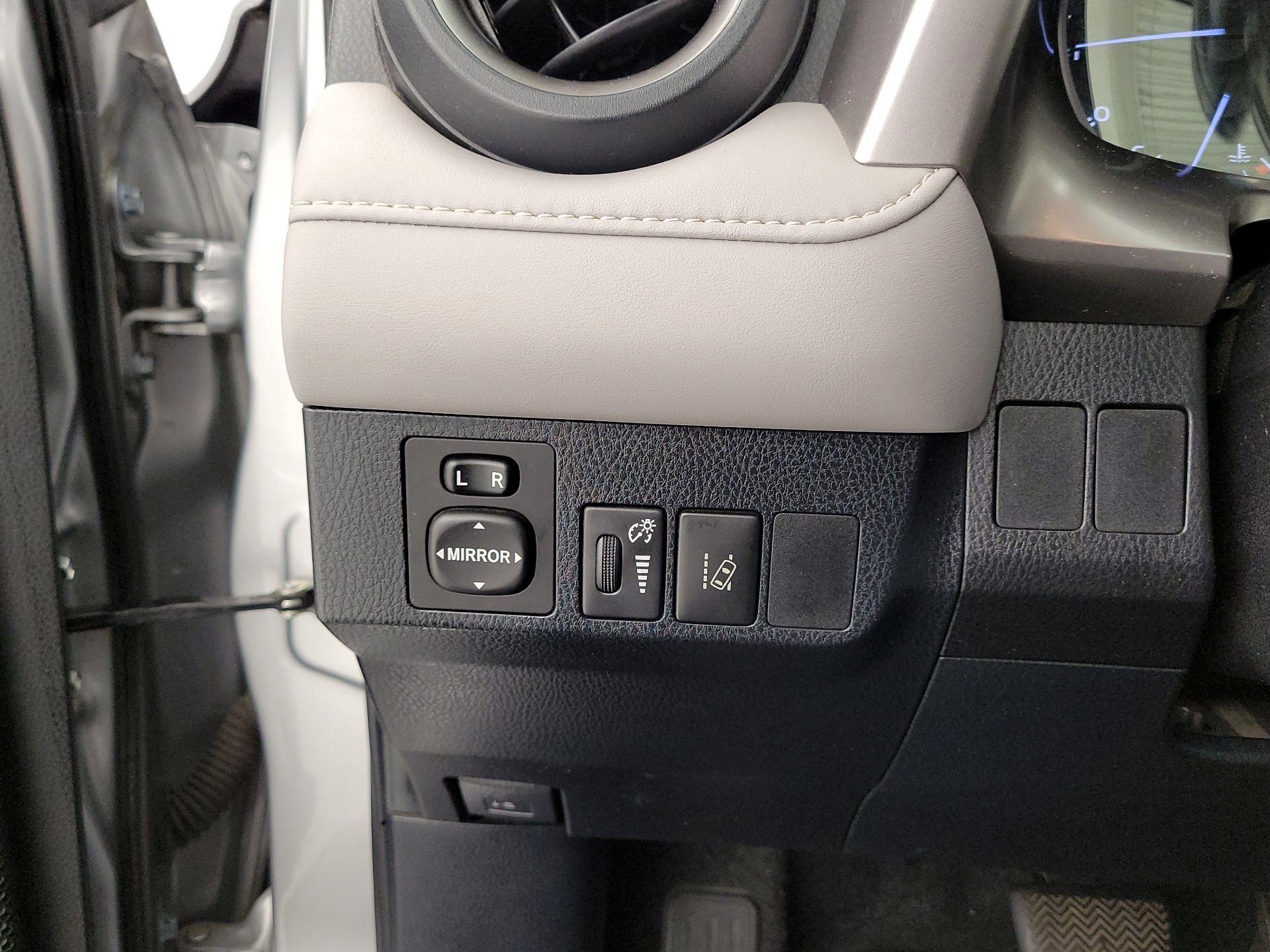 Thumbnail: 2018 Toyota RAV4 - 13