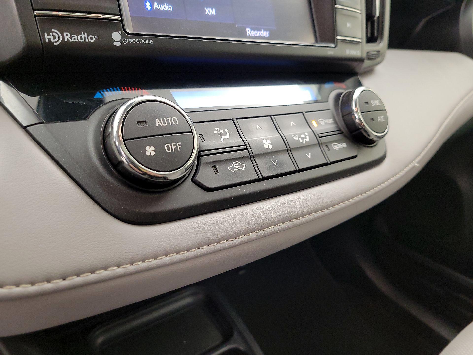 Thumbnail: 2018 Toyota RAV4 - 16