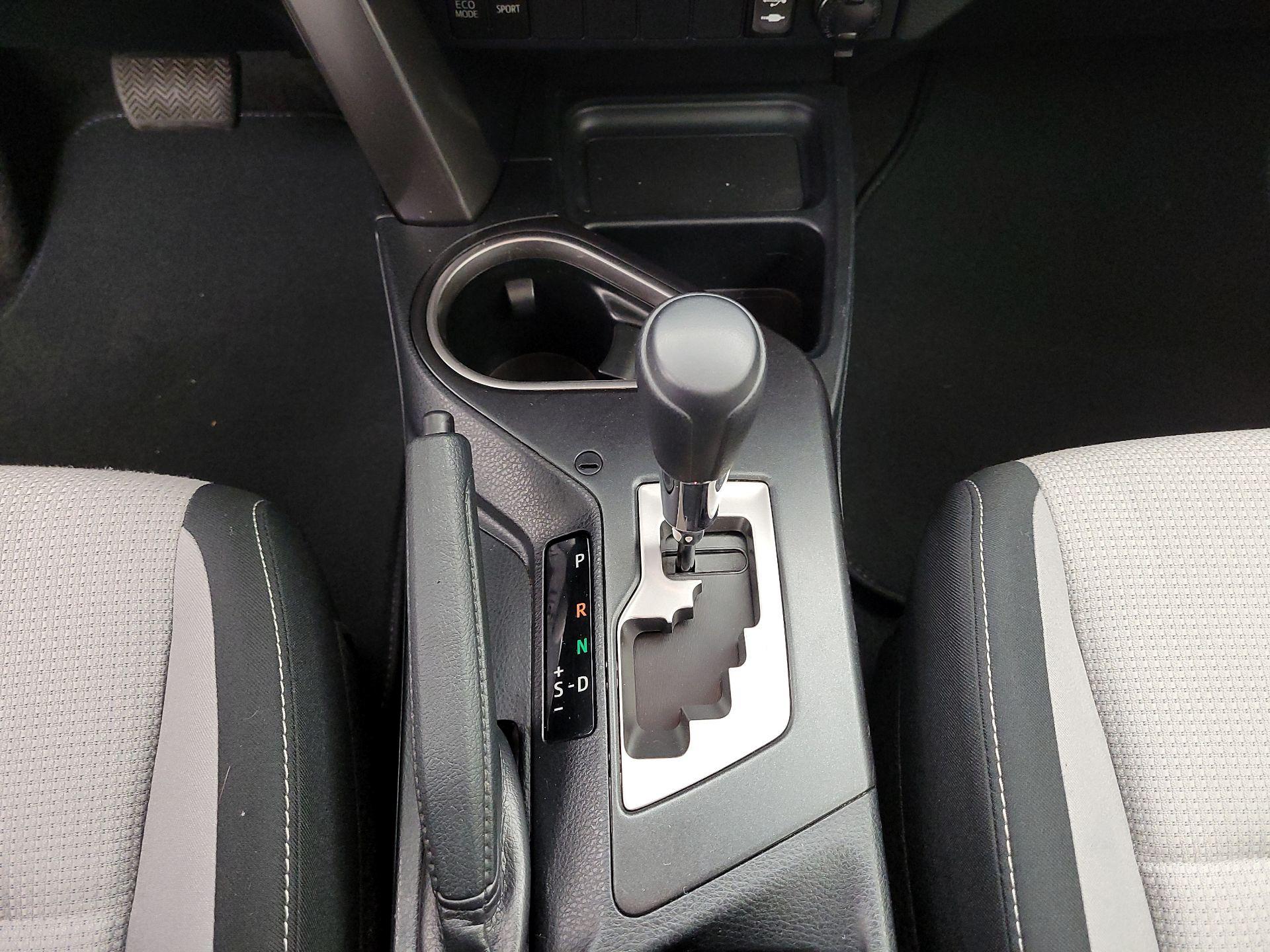 Thumbnail: 2018 Toyota RAV4 - 17