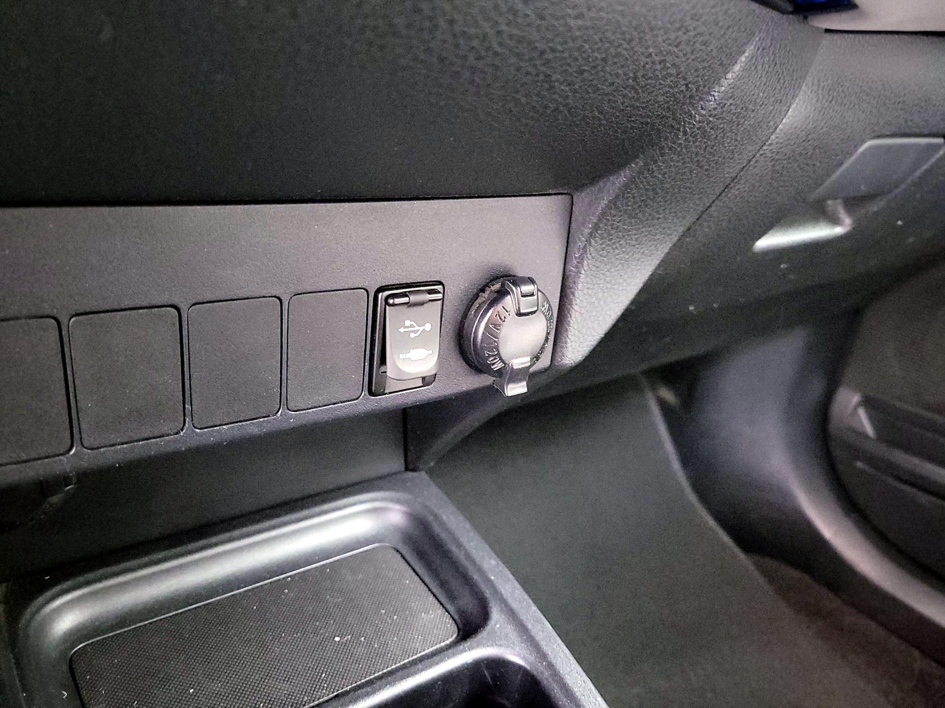 Thumbnail: 2018 Toyota RAV4 - 18