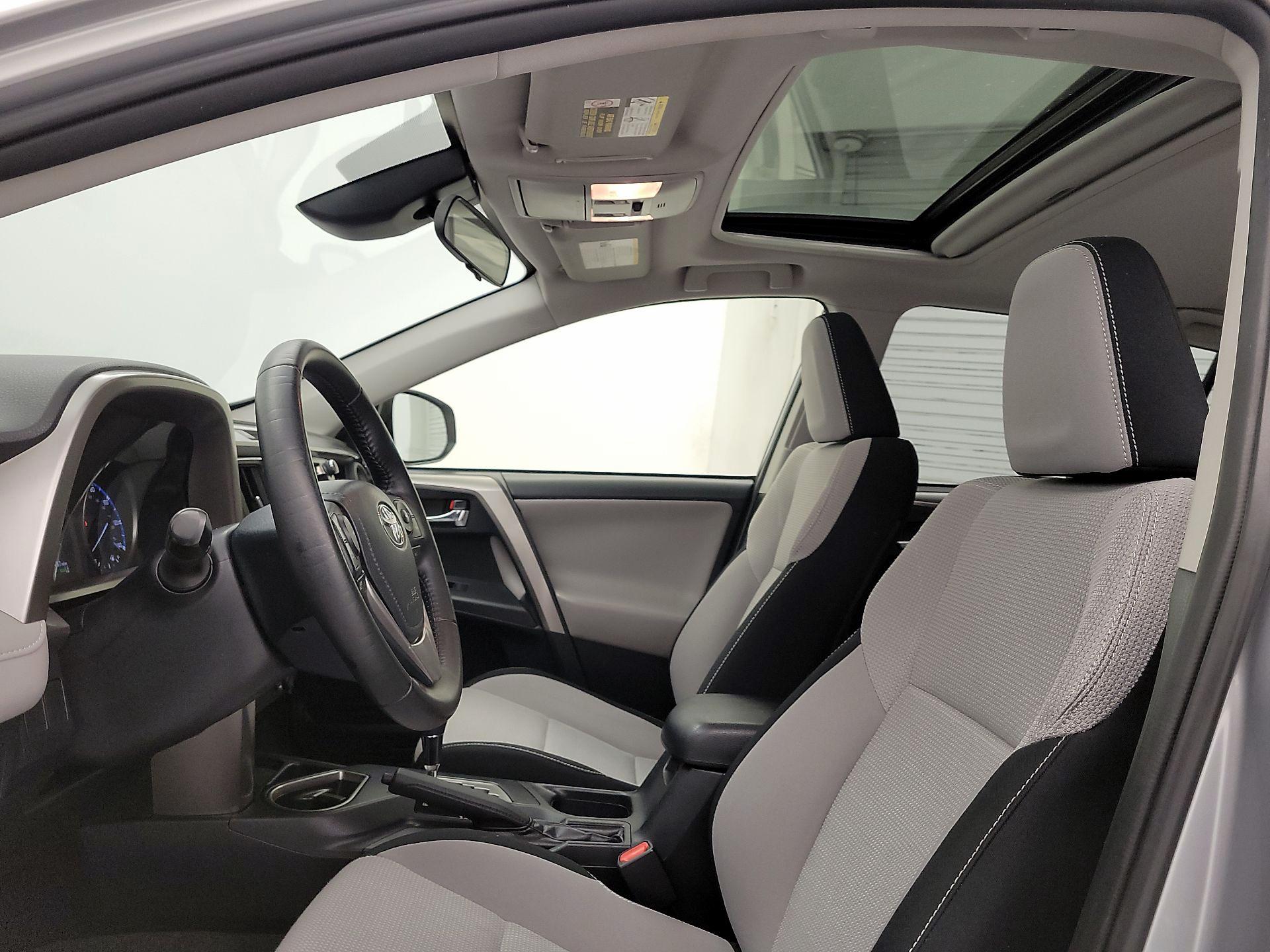 Thumbnail: 2018 Toyota RAV4 - 19