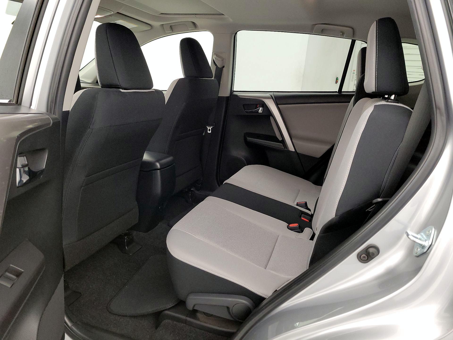 Thumbnail: 2018 Toyota RAV4 - 20