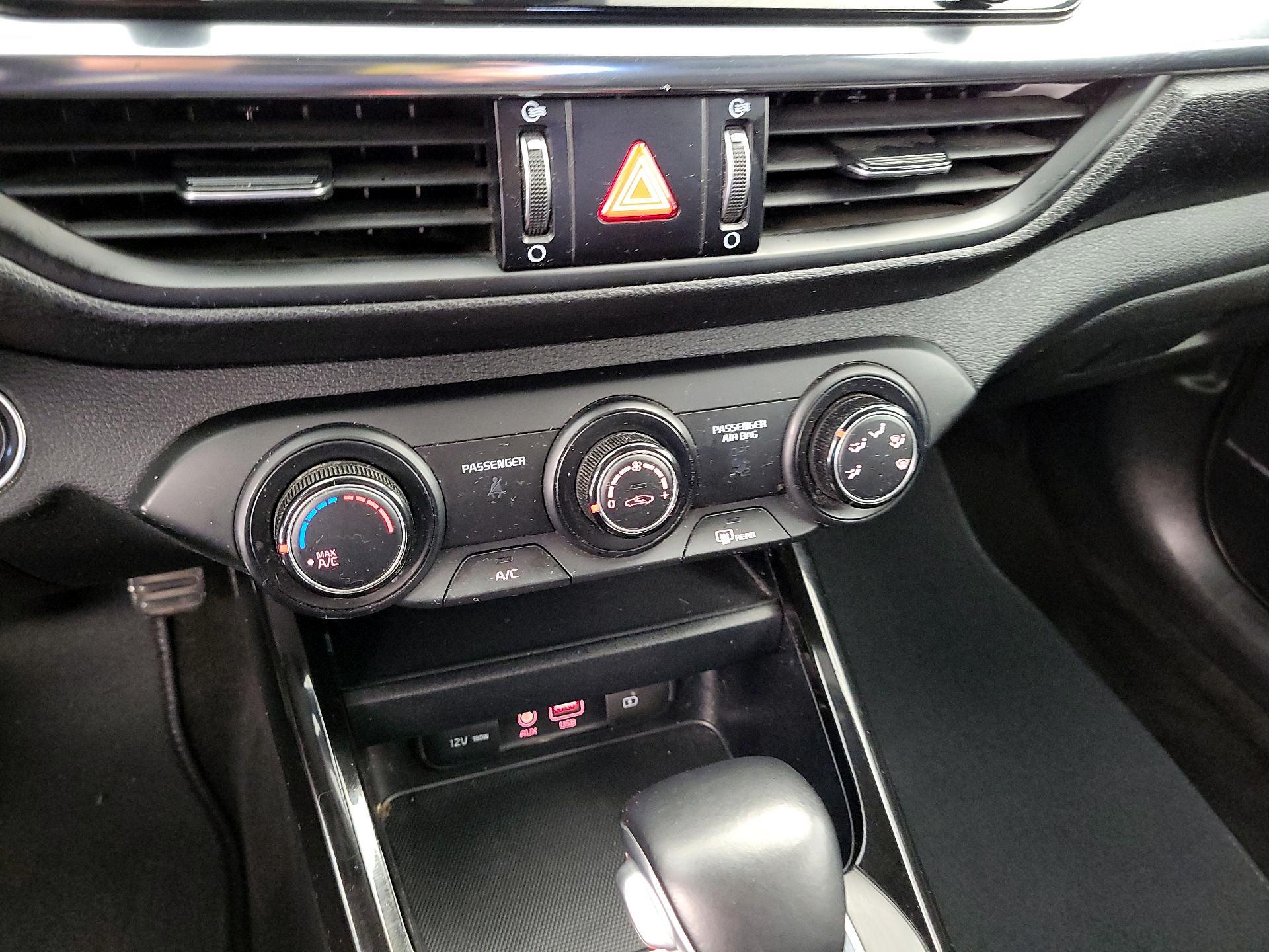 Thumbnail: 2021 Kia Forte - 16