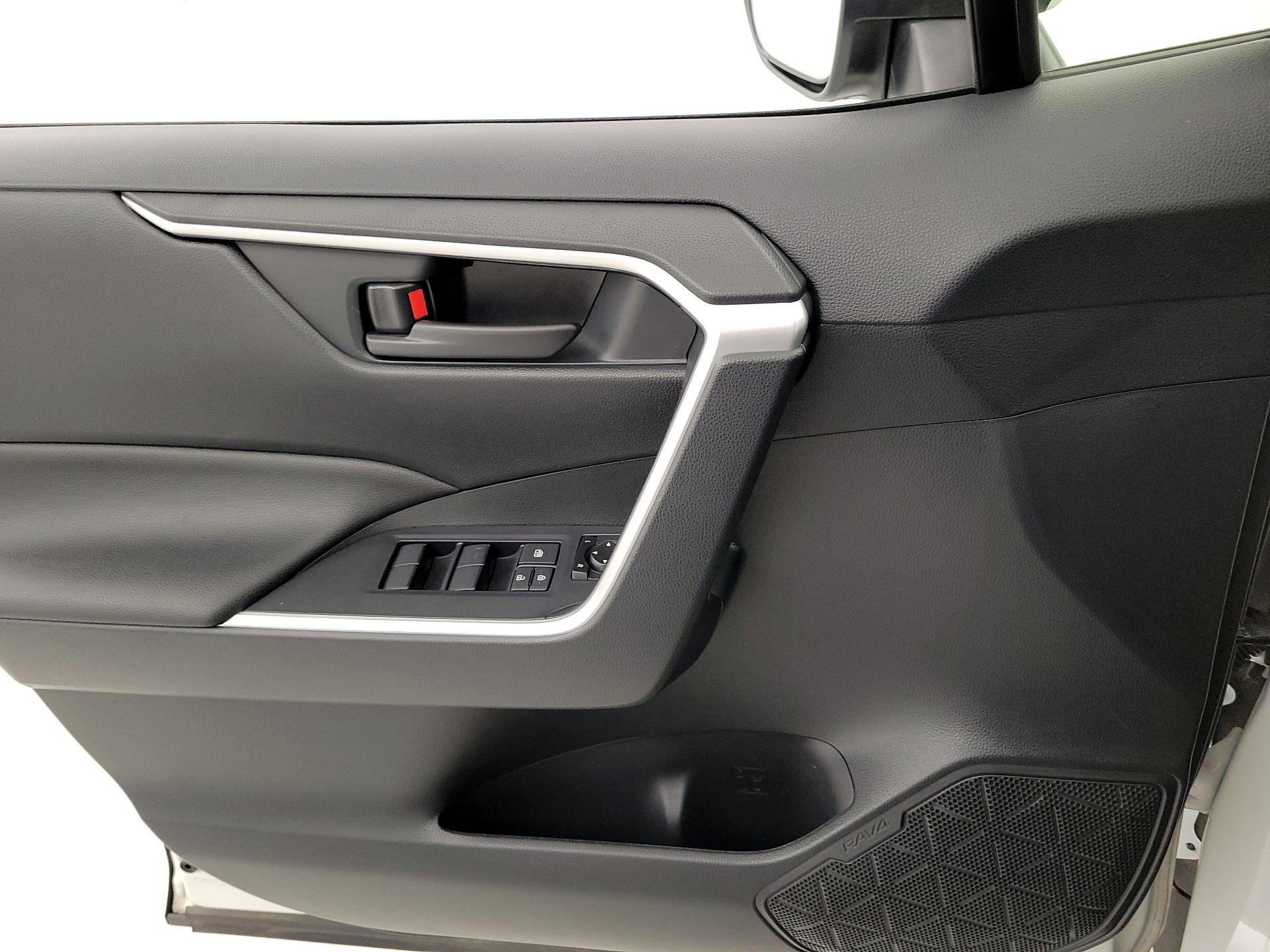 Thumbnail: 2023 Toyota RAV4 - 12