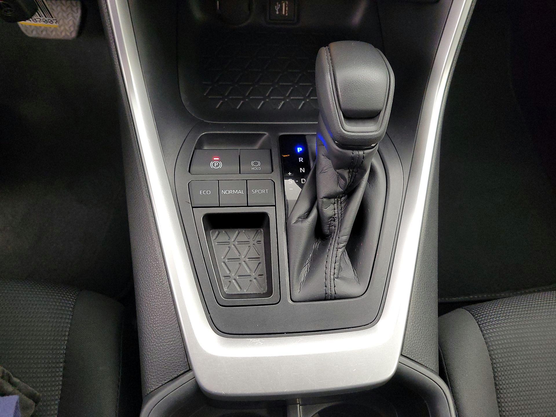 Thumbnail: 2023 Toyota RAV4 - 17