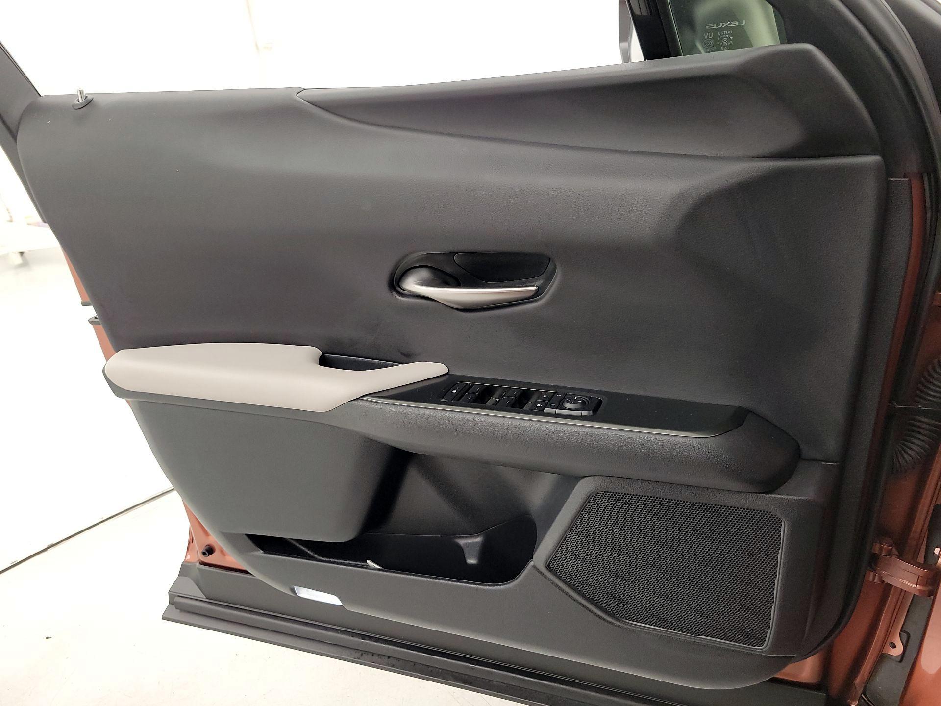 Thumbnail: 2025 Lexus UX - 12