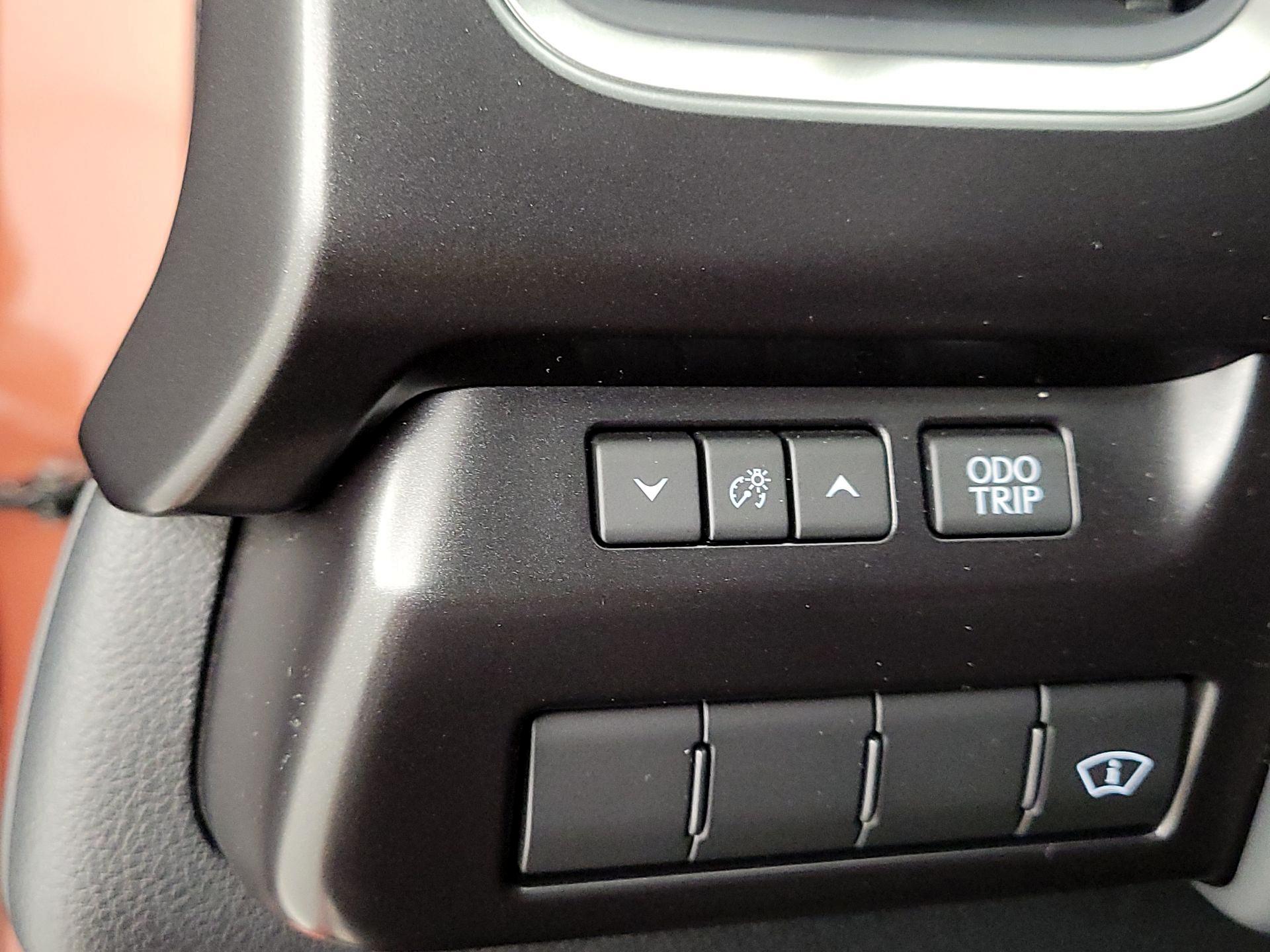 Thumbnail: 2025 Lexus UX - 13