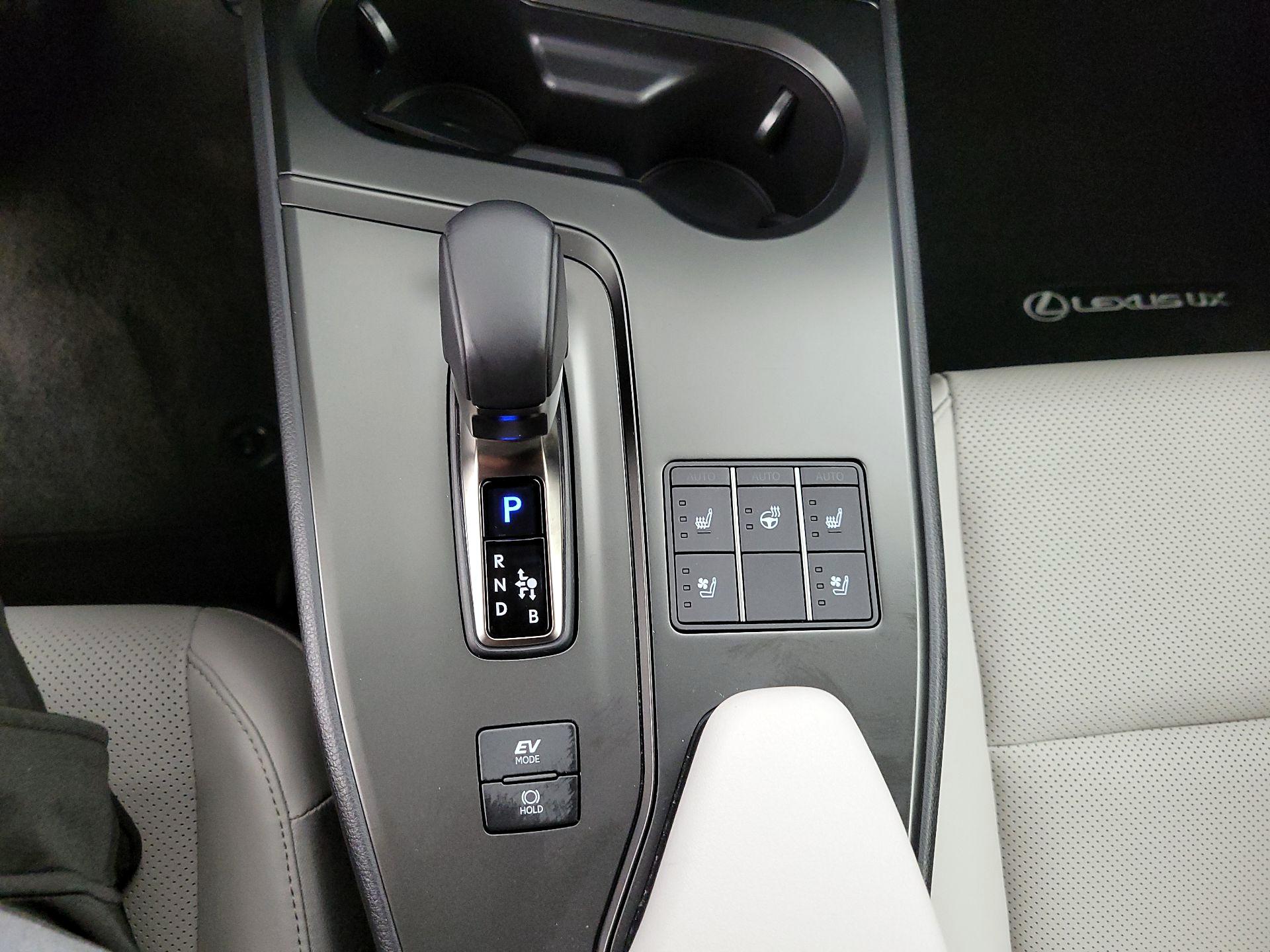 Thumbnail: 2025 Lexus UX - 17