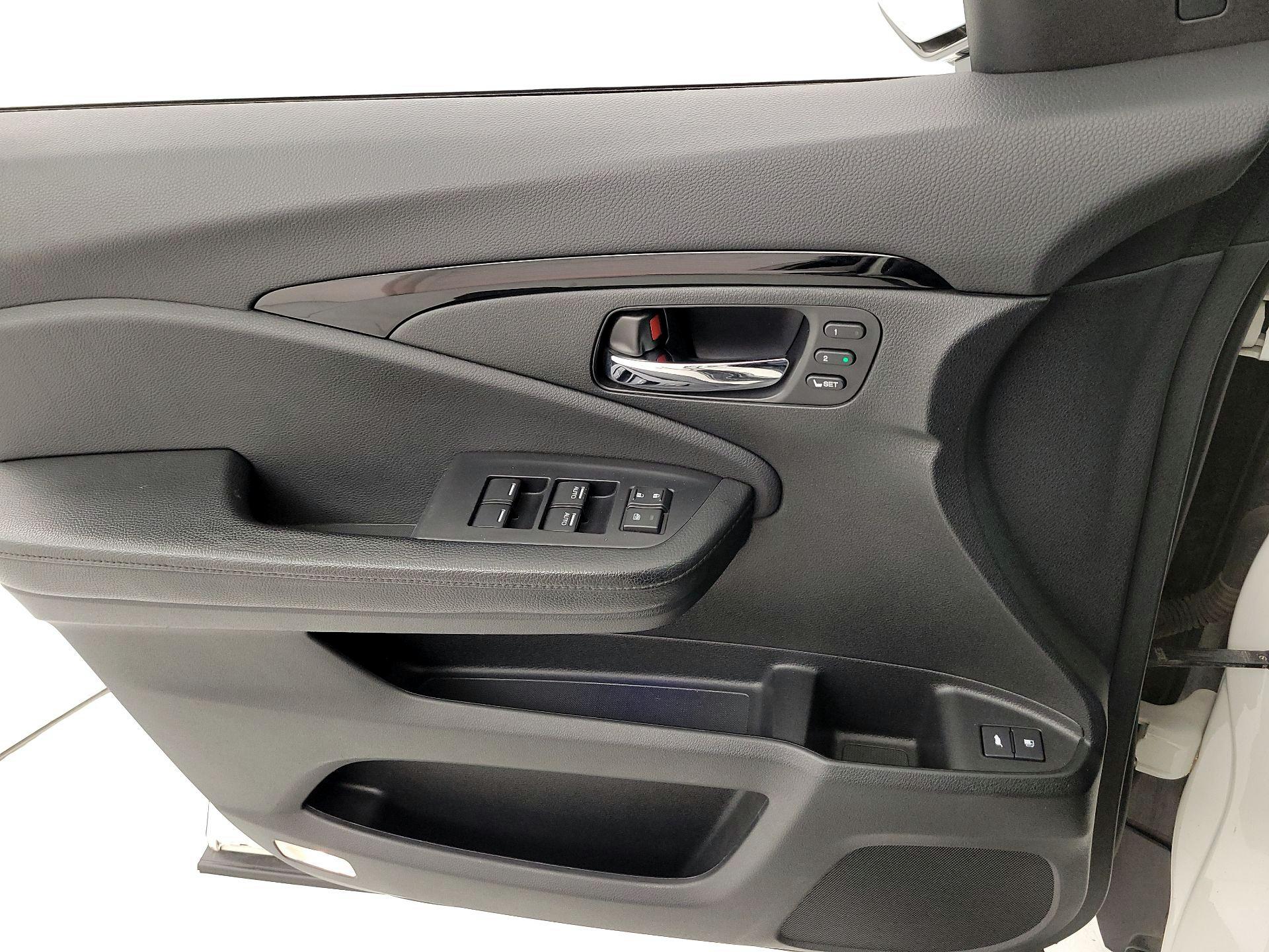 Thumbnail: 2019 Honda Pilot - 12