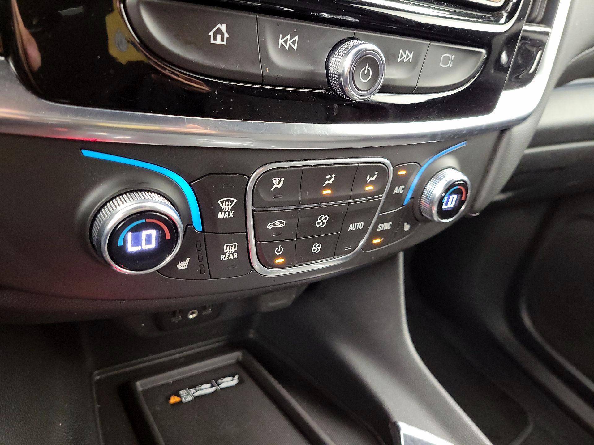 Thumbnail: 2022 Chevrolet Traverse - 16