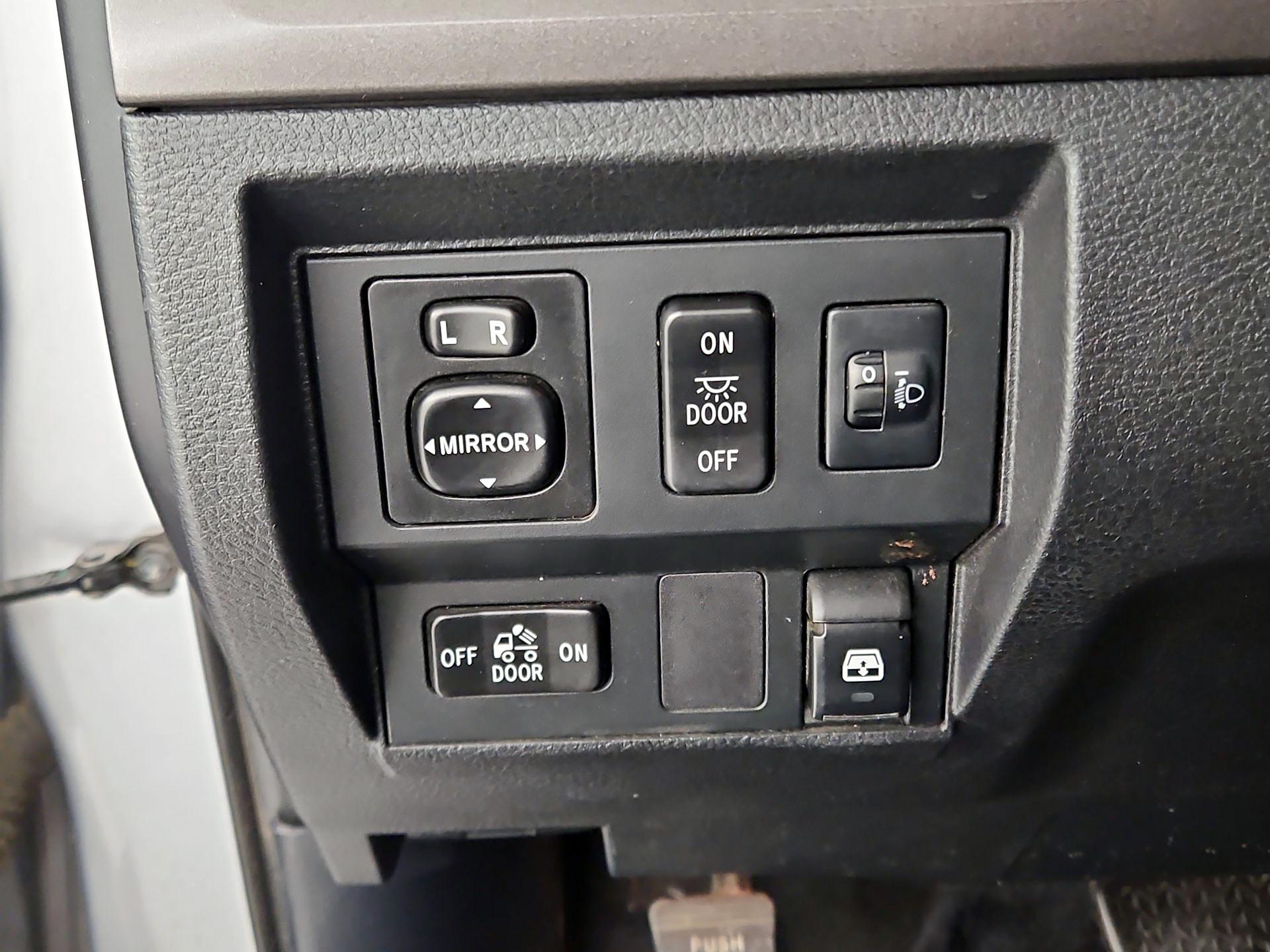 Thumbnail: 2014 Toyota Tundra - 13