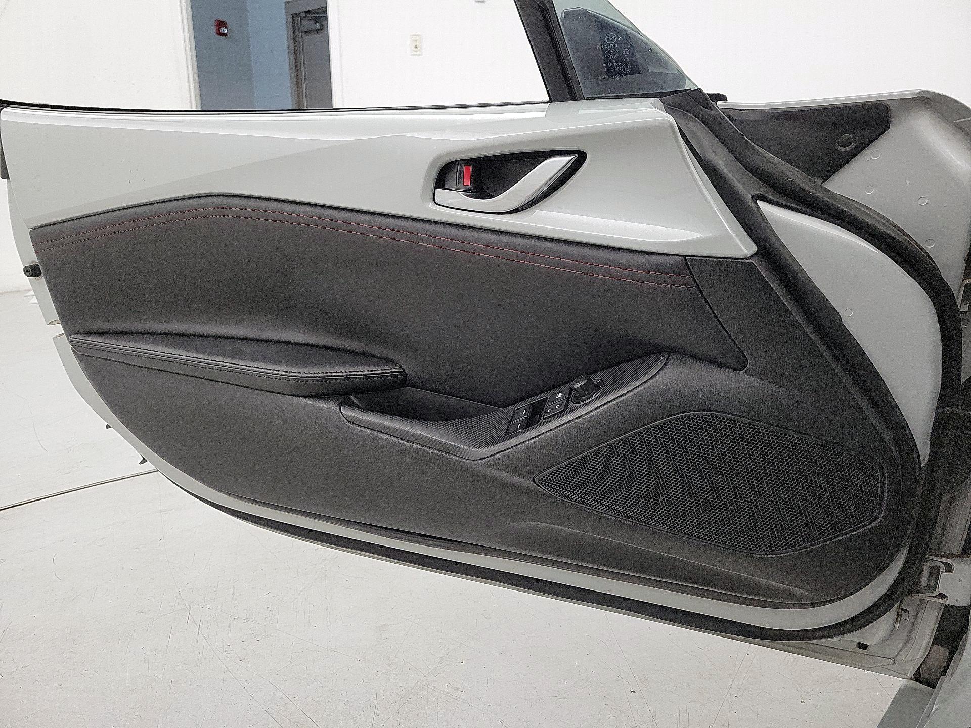 Thumbnail: 2016 Mazda MX-5 Miata - 12