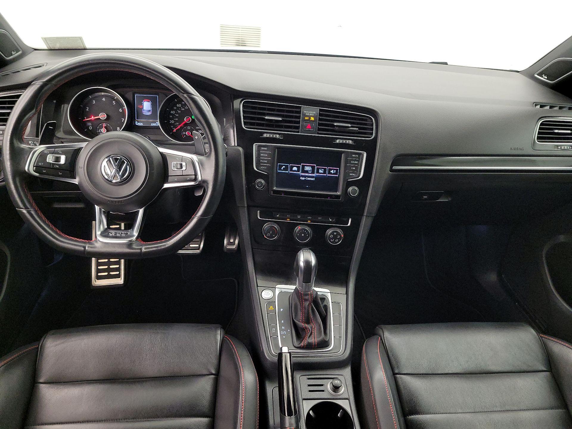 Thumbnail: 2016 Volkswagen Golf - 9