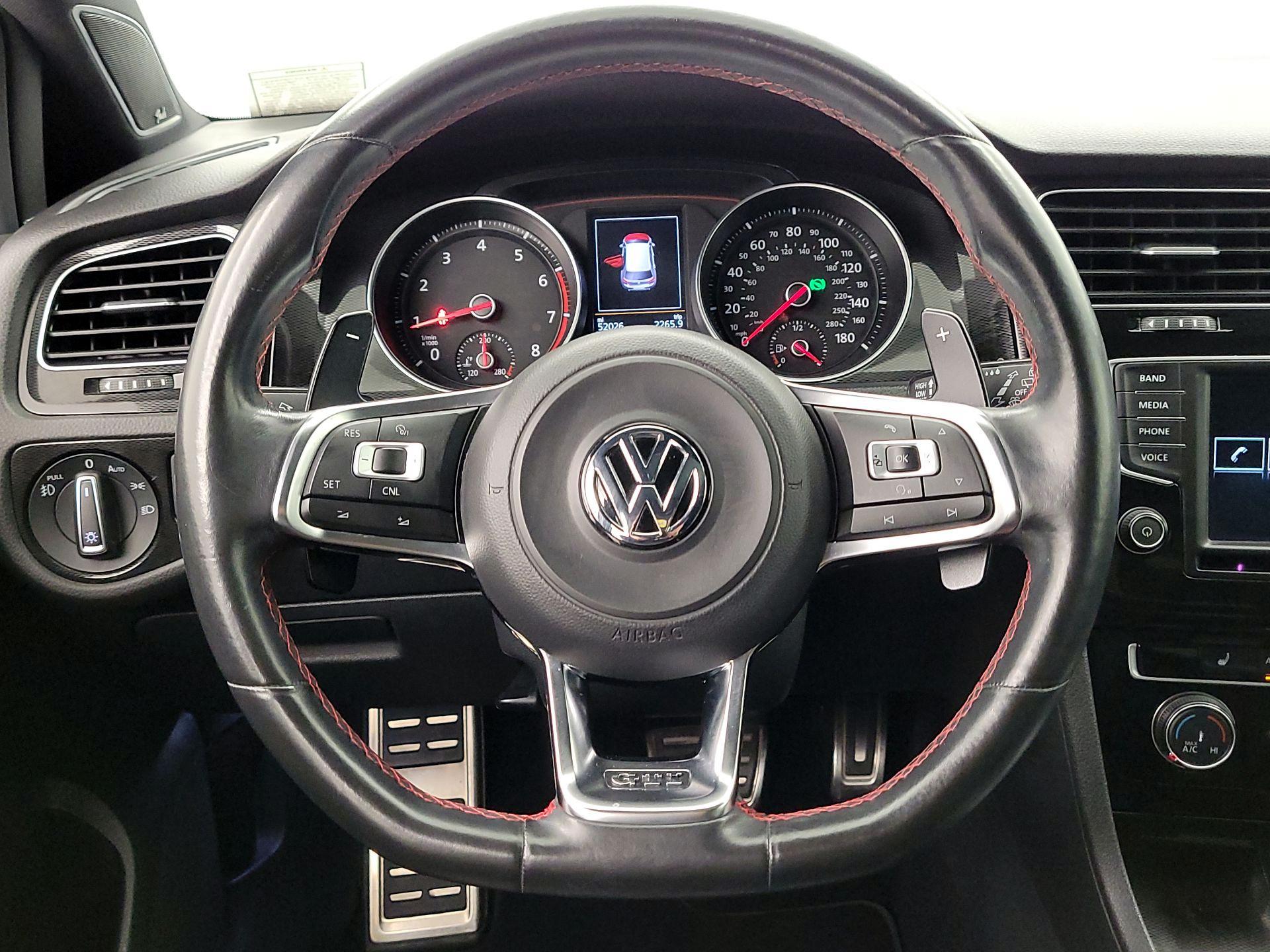 Thumbnail: 2016 Volkswagen Golf - 10
