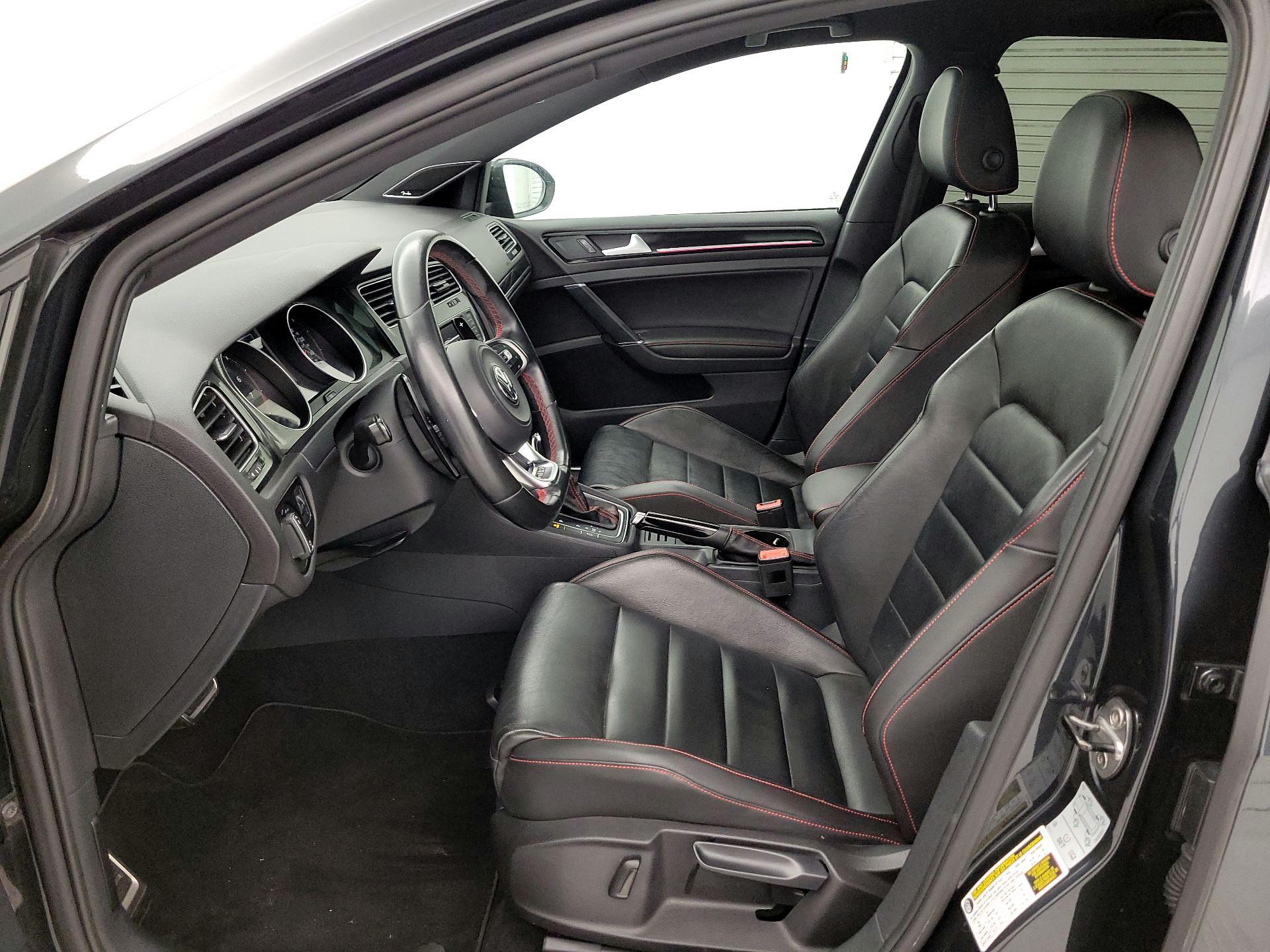 Thumbnail: 2016 Volkswagen Golf - 11